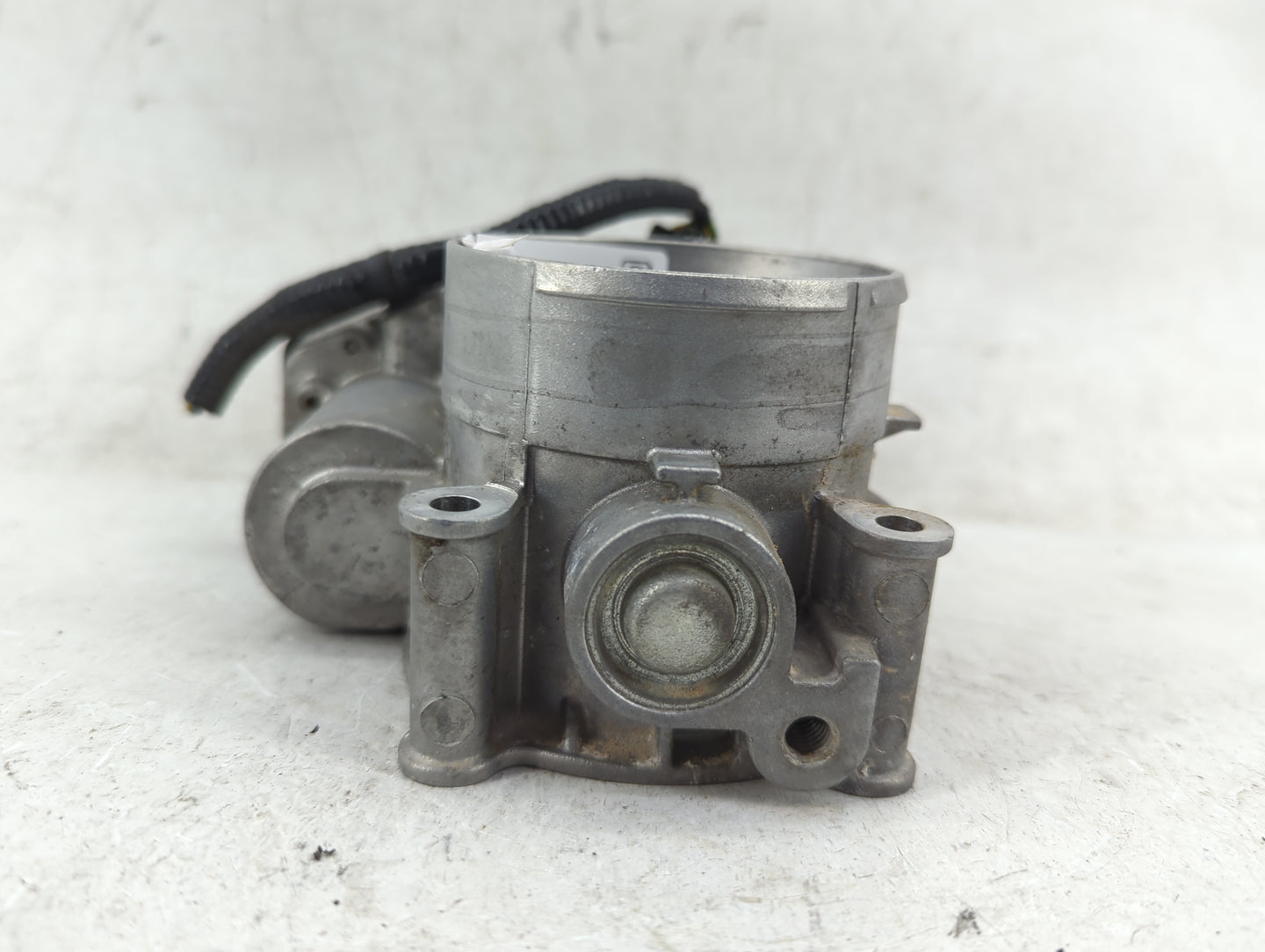 2011-2014 Ford Mustang Throttle Body P/N:AT4E926B Fits Fits 2011 2012 2013 2014 OEM Used Auto Parts - Oemusedautoparts1.com