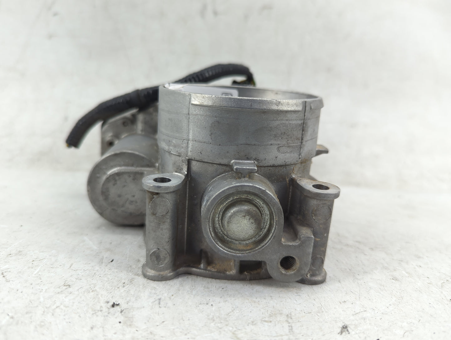 2011-2014 Ford Mustang Throttle Body P/N:AT4E926B Fits Fits 2011 2012 2013 2014 OEM Used Auto Parts - Oemusedautoparts1.com