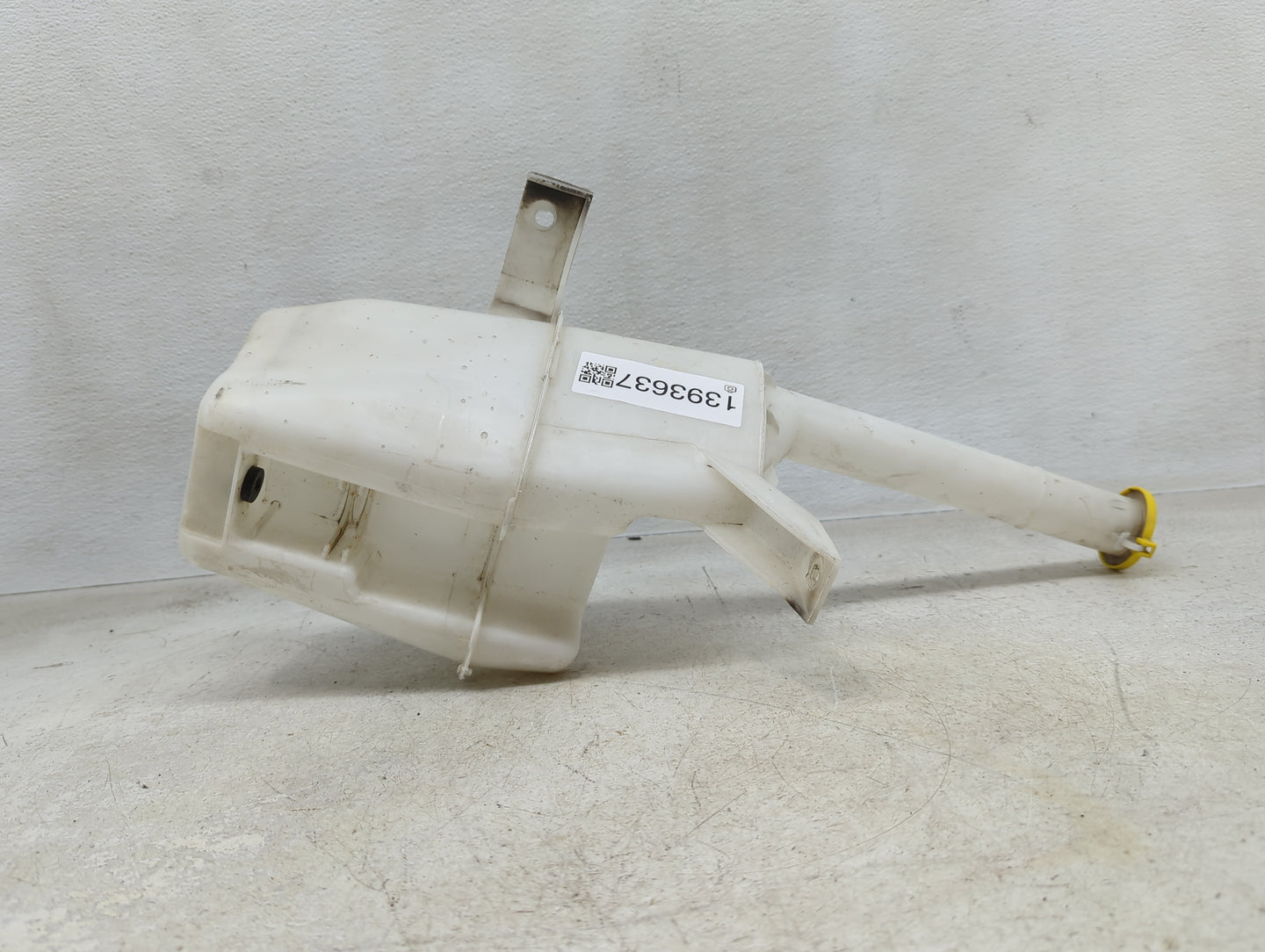 2010-2014 Ford Mustang Windshield Washer Fluid Reservoir Bottle Oem - Oemusedautoparts1.com