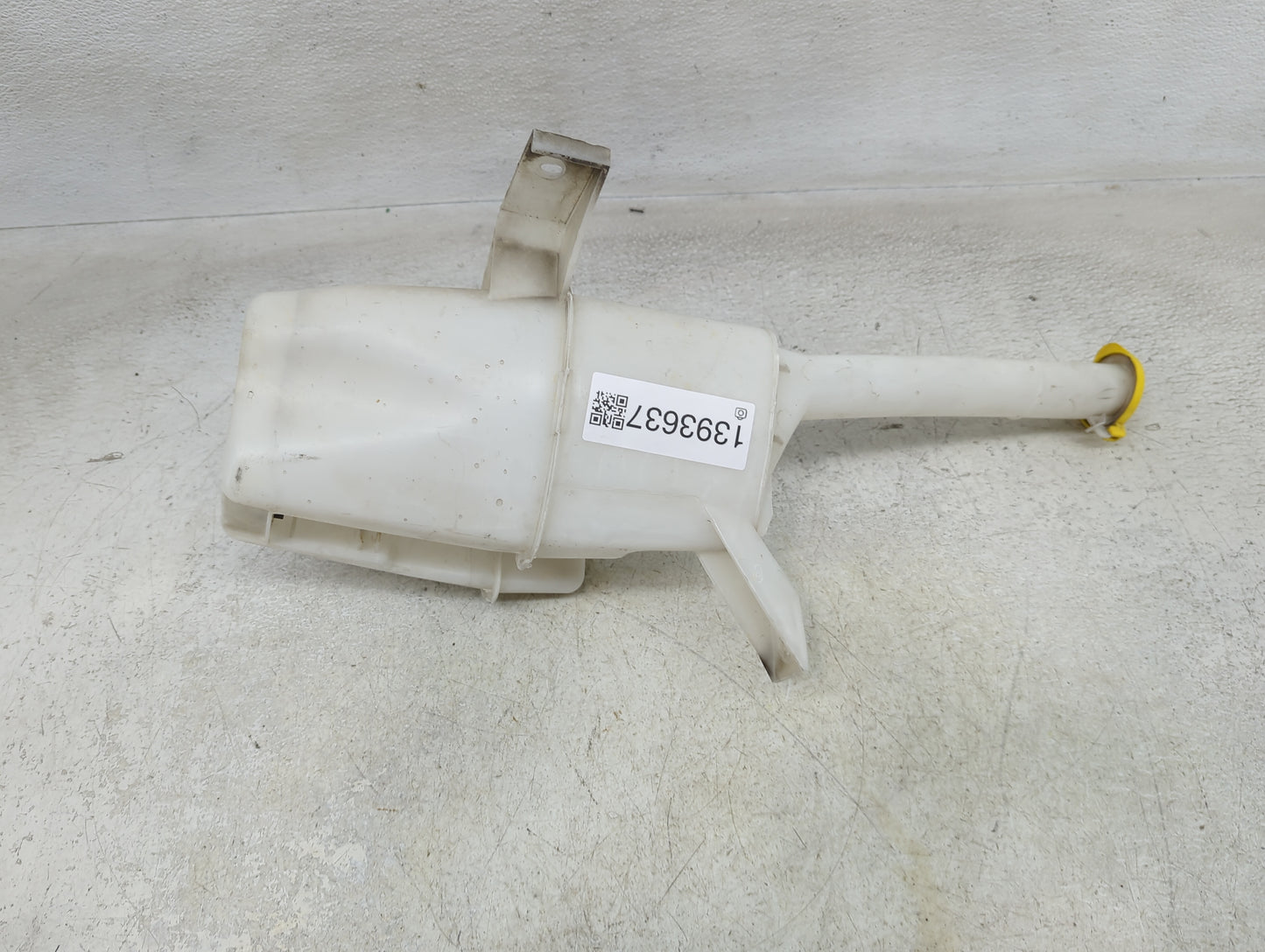 2010-2014 Ford Mustang Windshield Washer Fluid Reservoir Bottle Oem - Oemusedautoparts1.com