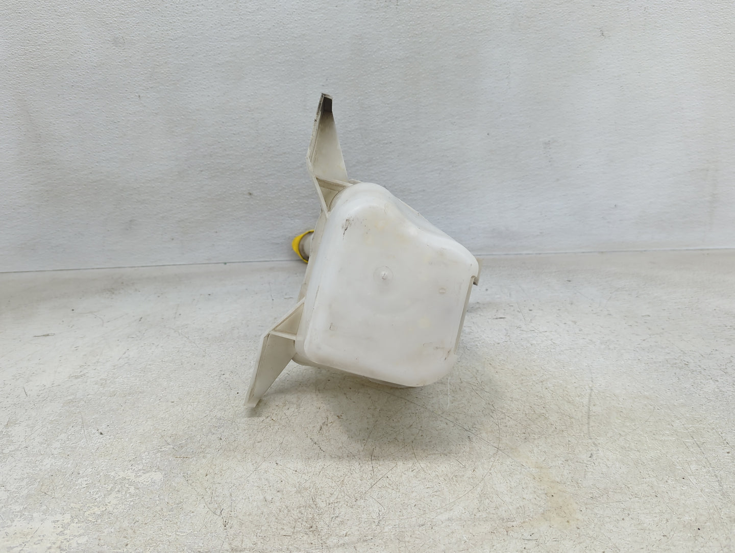 2010-2014 Ford Mustang Windshield Washer Fluid Reservoir Bottle Oem - Oemusedautoparts1.com