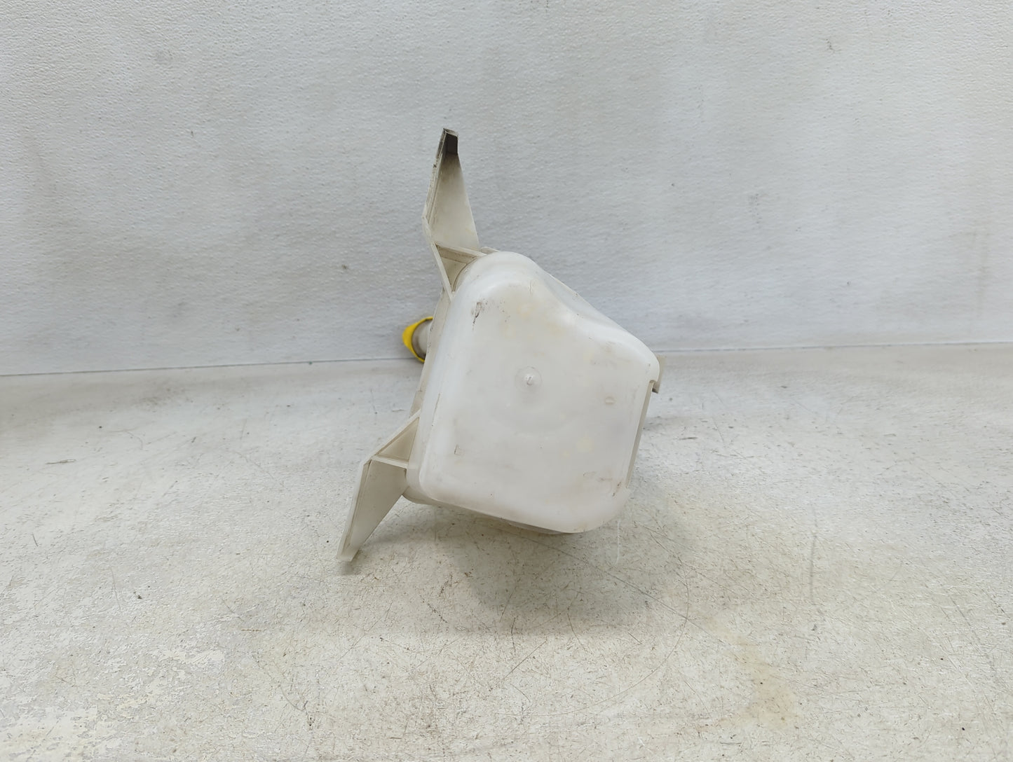 2010-2014 Ford Mustang Windshield Washer Fluid Reservoir Bottle Oem - Oemusedautoparts1.com