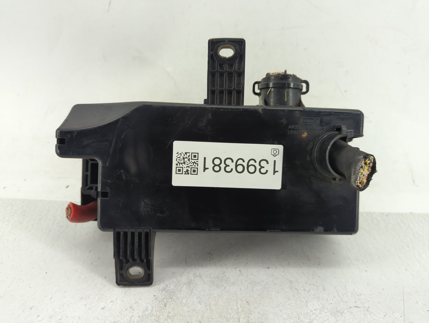 2012-2014 Ford Mustang Fusebox Fuse Box Panel Relay Module P/N:AR3T-14A003-AB Fits Fits 2012 2013 2014 OEM Used Auto Parts -