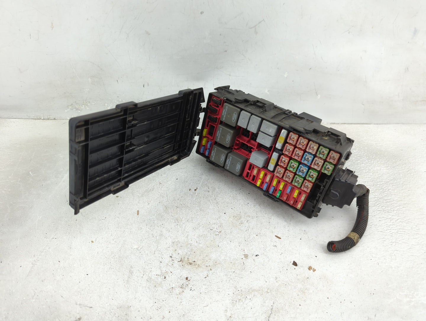 2012 Ford Mustang Fusebox Fuse Box Panel Relay Module P/N:5C3T-14B192-AA 2C7T-14N003-AA Fits OEM Used Auto Parts - Oemusedau