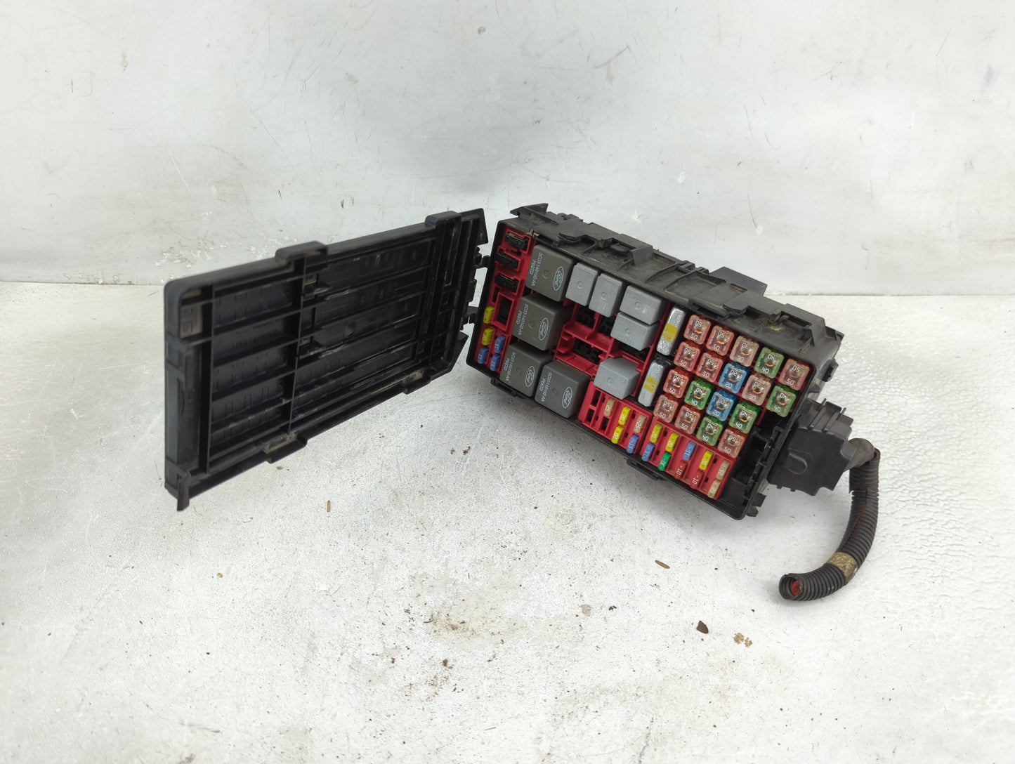 2012 Ford Mustang Fusebox Fuse Box Panel Relay Module P/N:5C3T-14B192-AA 2C7T-14N003-AA Fits OEM Used Auto Parts - Oemusedau