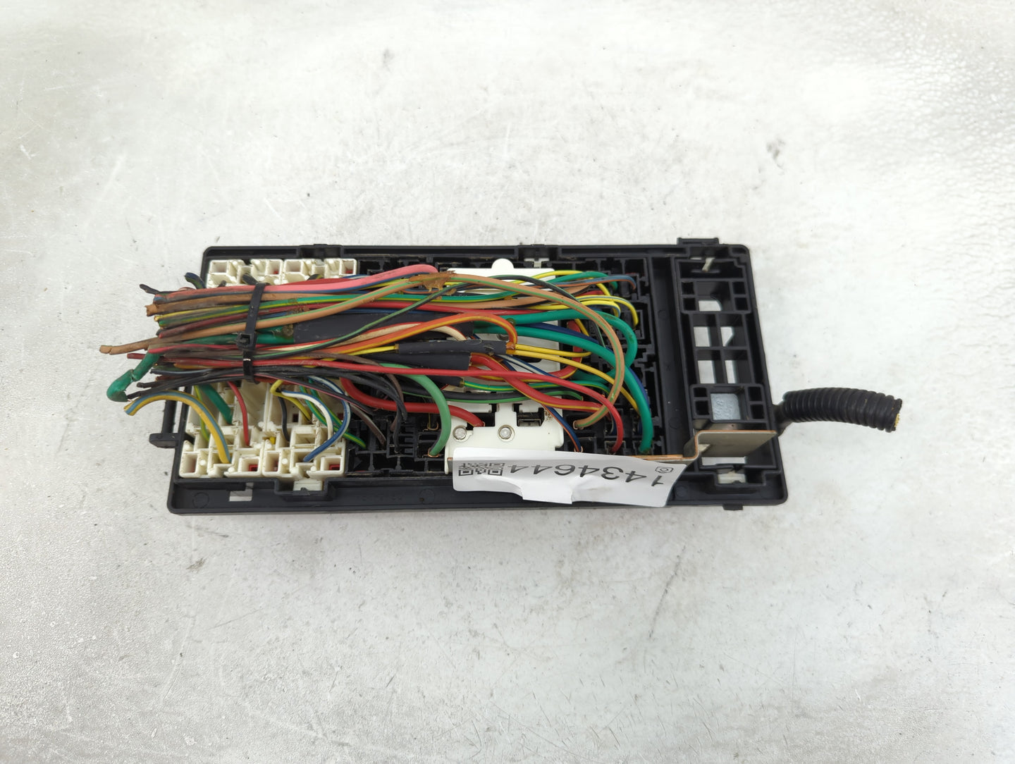 2012 Ford Mustang Fusebox Fuse Box Panel Relay Module P/N:5C3T-14B192-AA SARL-112DF, RE 1562-001 Fits OEM Used Auto Parts - 