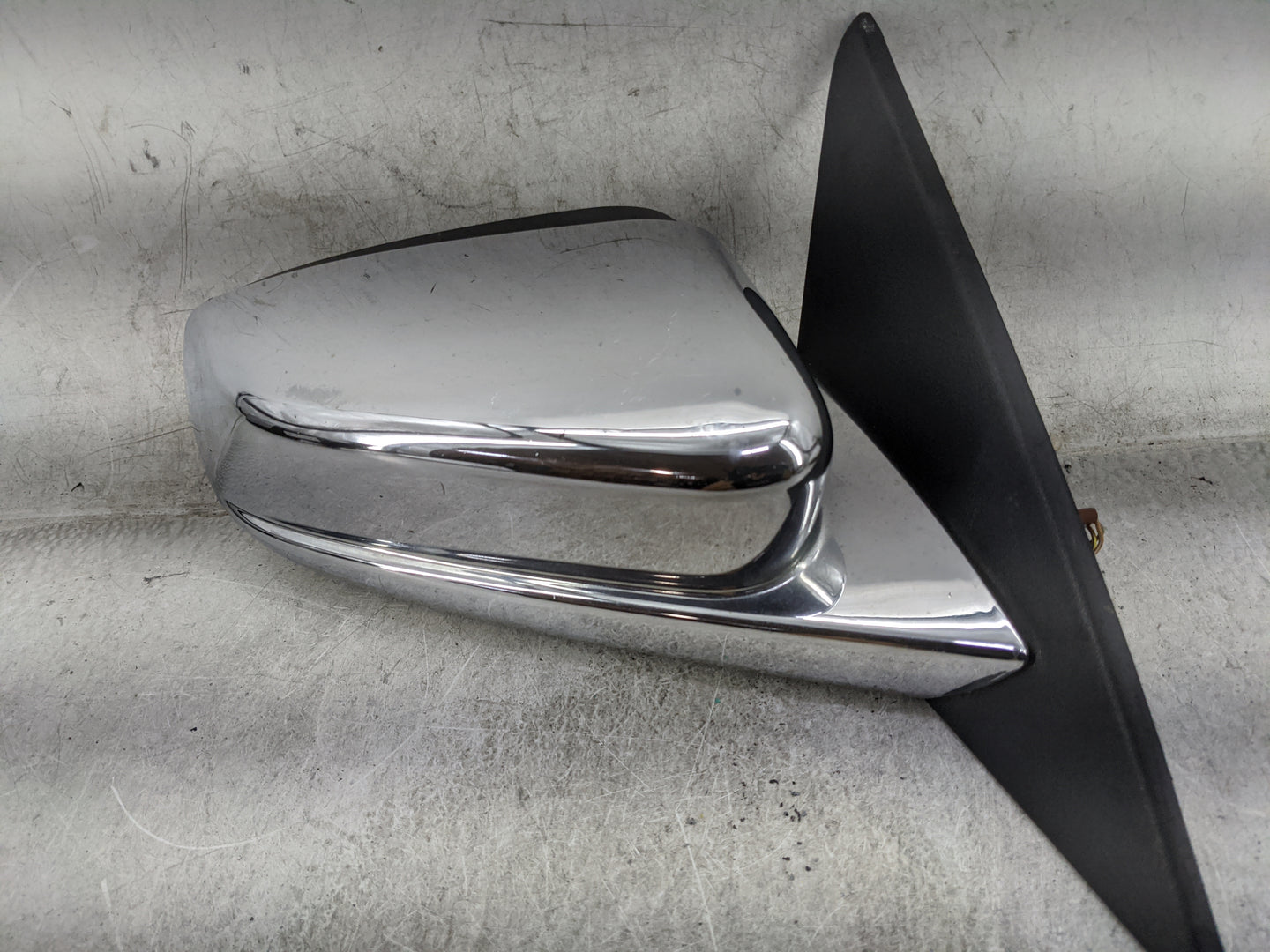 2010-2012 Ford Mustang Passenger Side View Mirror - Right Door Mirror OEM Used - Oemusedautoparts1.com