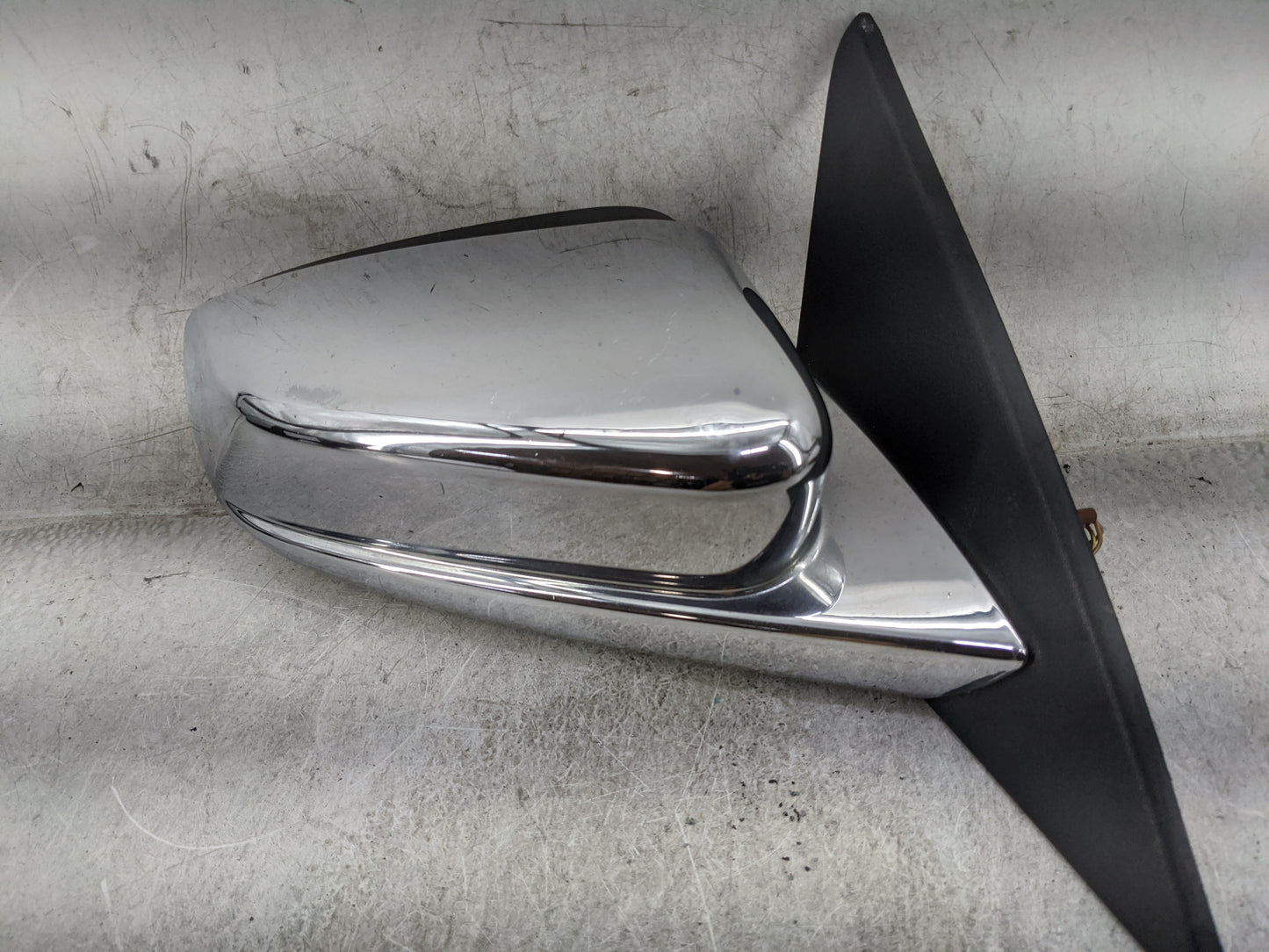 2010-2012 Ford Mustang Passenger Side View Mirror - Right Door Mirror OEM Used - Oemusedautoparts1.com