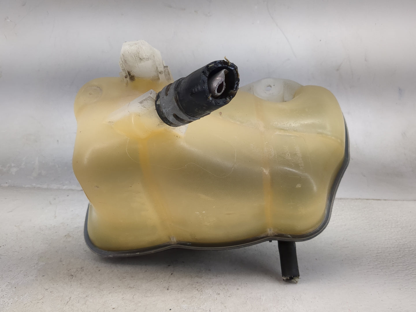 2012 Ford Mustang Radiator Coolant Overflow Expansion Tank Bottle - Oemusedautoparts1.com