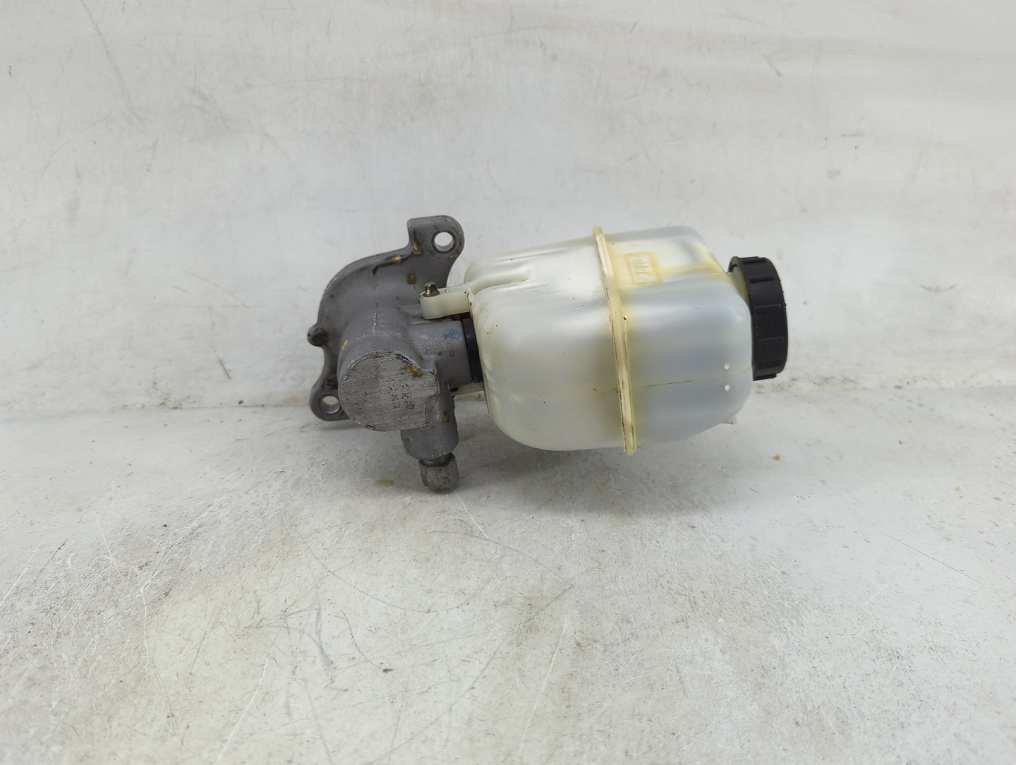 2010-2014 Ford Mustang Brake Master Cylinder - Oemusedautoparts1.com