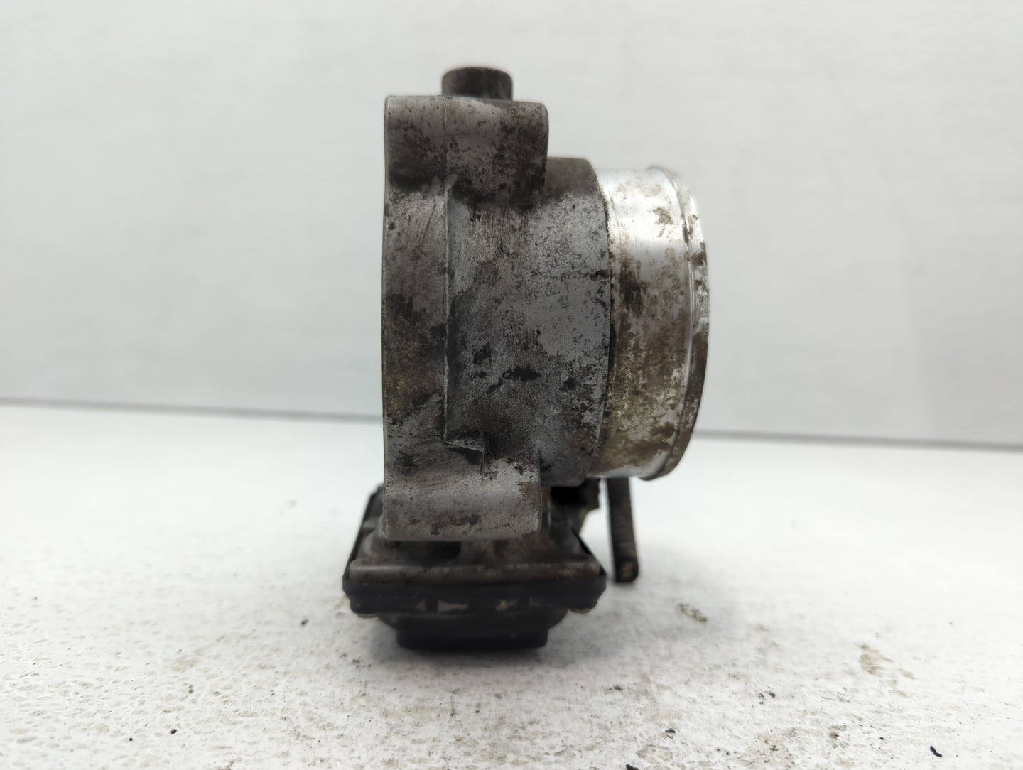 2011-2014 Ford Mustang Throttle Body P/N:BR3E-9F991-AD Fits Fits 2011 2012 2013 2014 OEM Used Auto Parts - Oemusedautoparts1