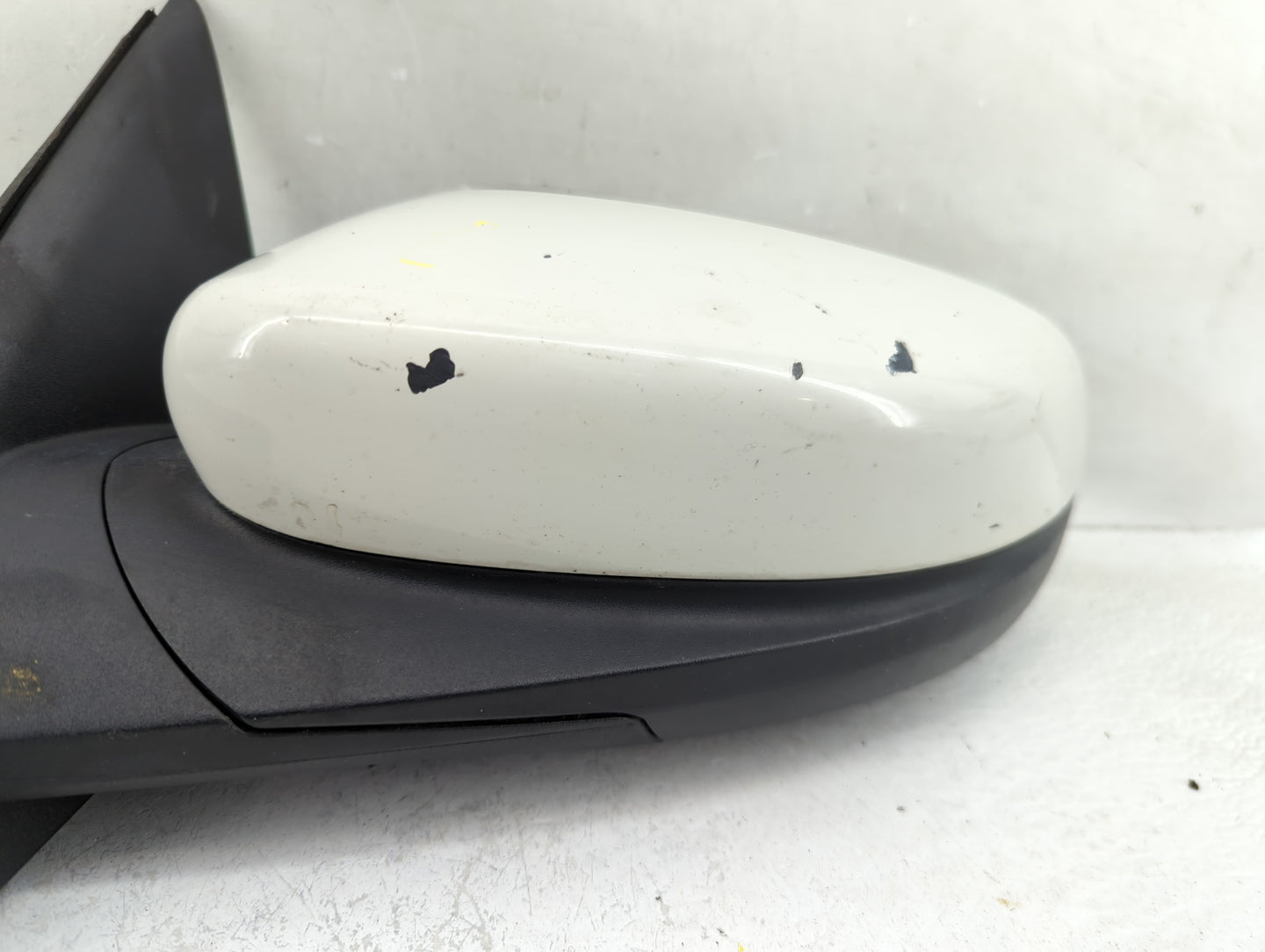 2010-2019 Ford Taurus Driver Side View Mirror - Left Door Mirror OEM Used - Oemusedautoparts1.com