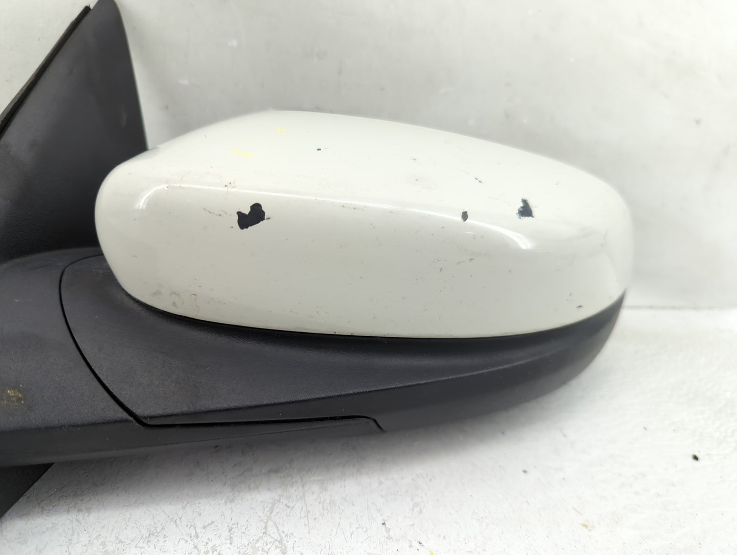 2010-2019 Ford Taurus Driver Side View Mirror - Left Door Mirror OEM Used - Oemusedautoparts1.com