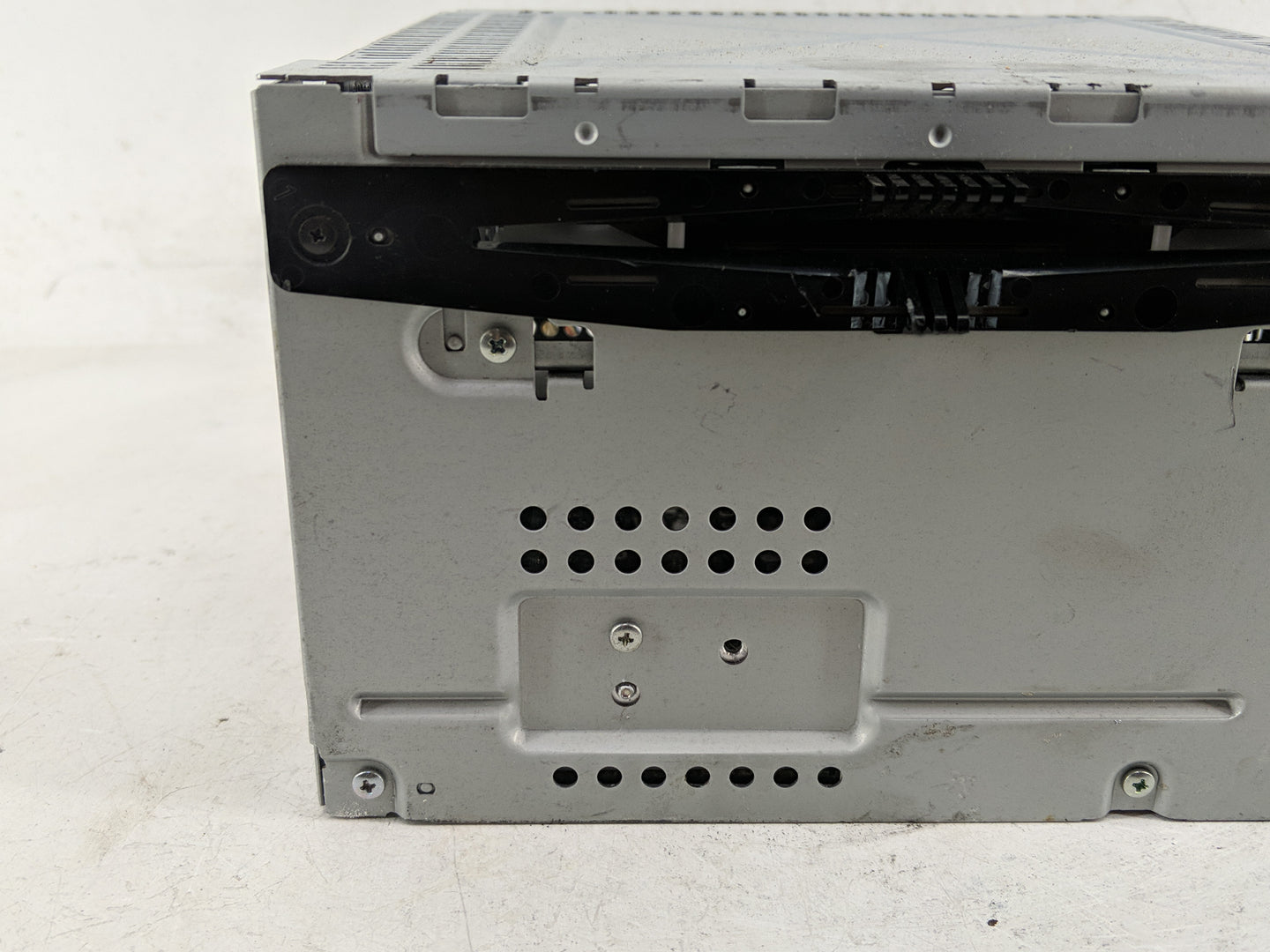 2011-2012 Ford Taurus Radio AM FM Cd Player Receiver Replacement P/N:BG1T-19C157-AB Fits Fits 2011 2012 OEM Used Auto Parts 