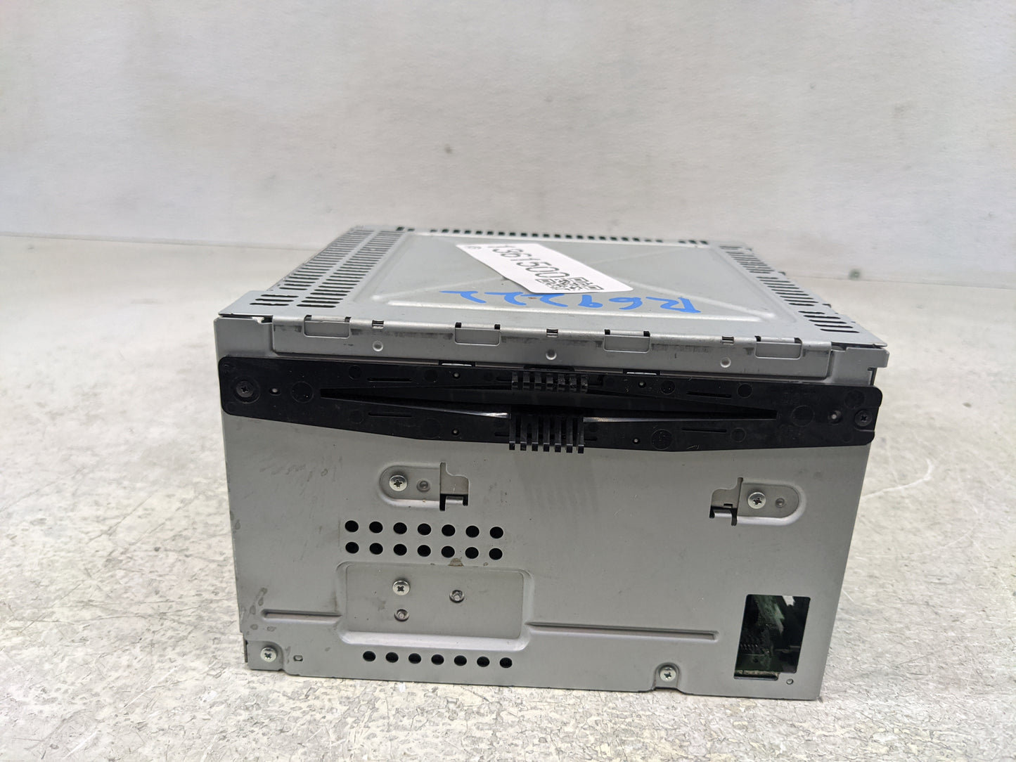 2011-2012 Ford Taurus Radio AM FM Cd Player Receiver Replacement P/N:BG1T-19C159-AA Fits Fits 2011 2012 OEM Used Auto Parts 