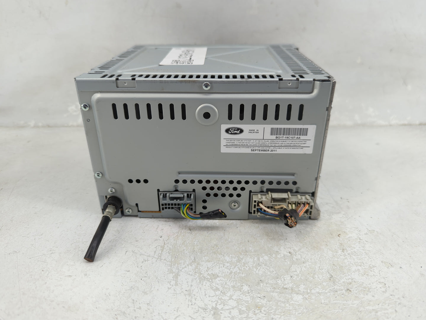 2011-2012 Ford Taurus Radio AM FM Cd Player Receiver Replacement P/N:BG1T-19C107-AA Fits Fits 2011 2012 OEM Used Auto Parts 