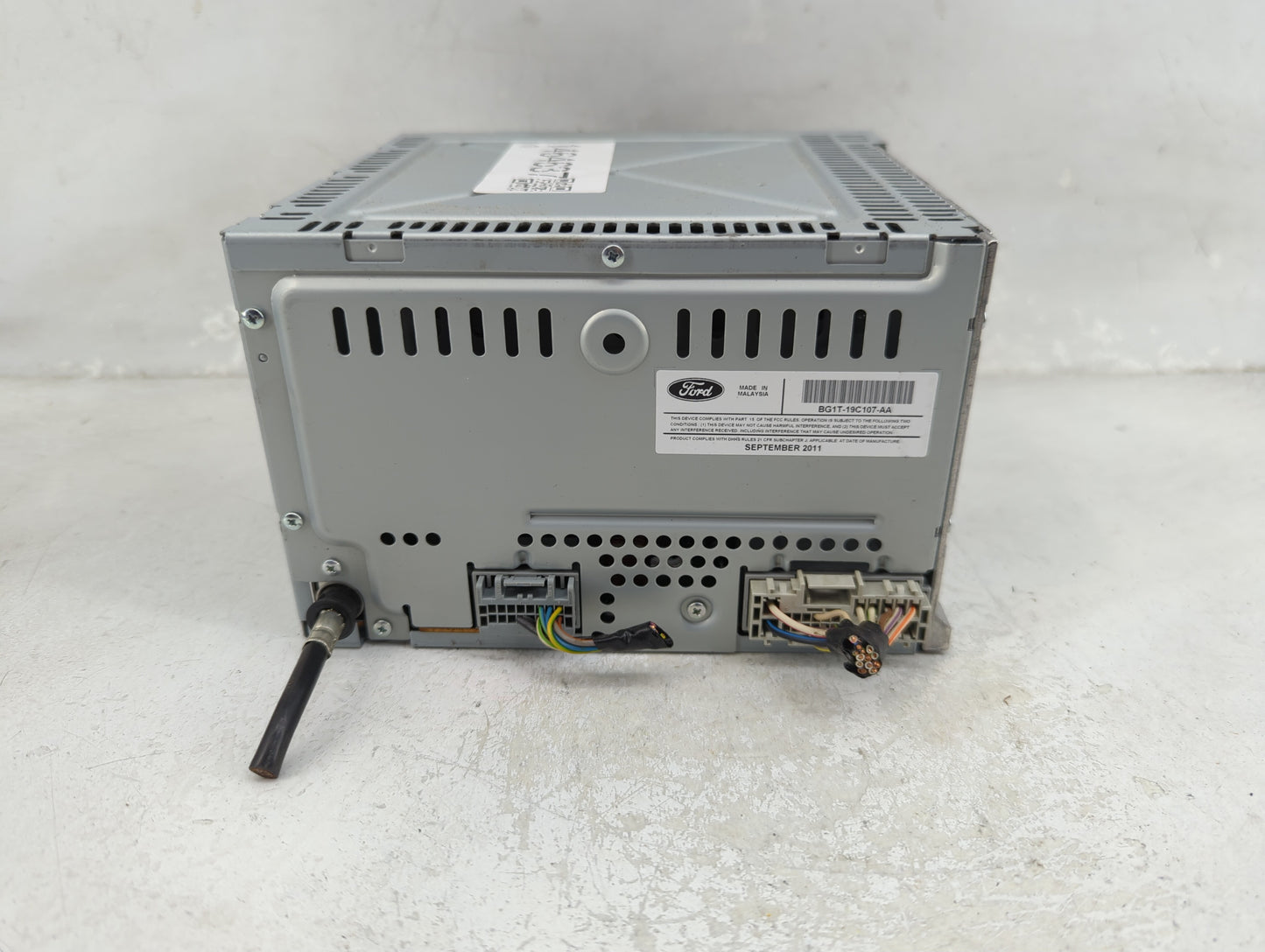 2011-2012 Ford Taurus Radio AM FM Cd Player Receiver Replacement P/N:BG1T-19C107-AA Fits Fits 2011 2012 OEM Used Auto Parts 