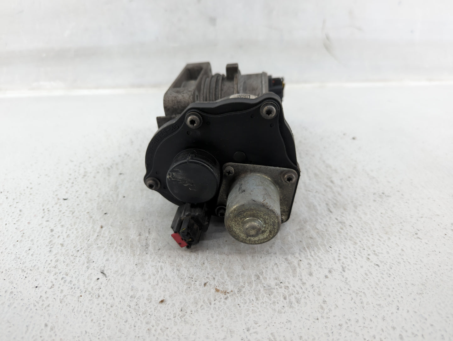 2010-2019 Ford Taurus Throttle Body P/N:AA5E-BA Fits Fits 2010 2011 2012 2013 2014 2015 2016 2017 2018 2019 OEM Used Auto Pa