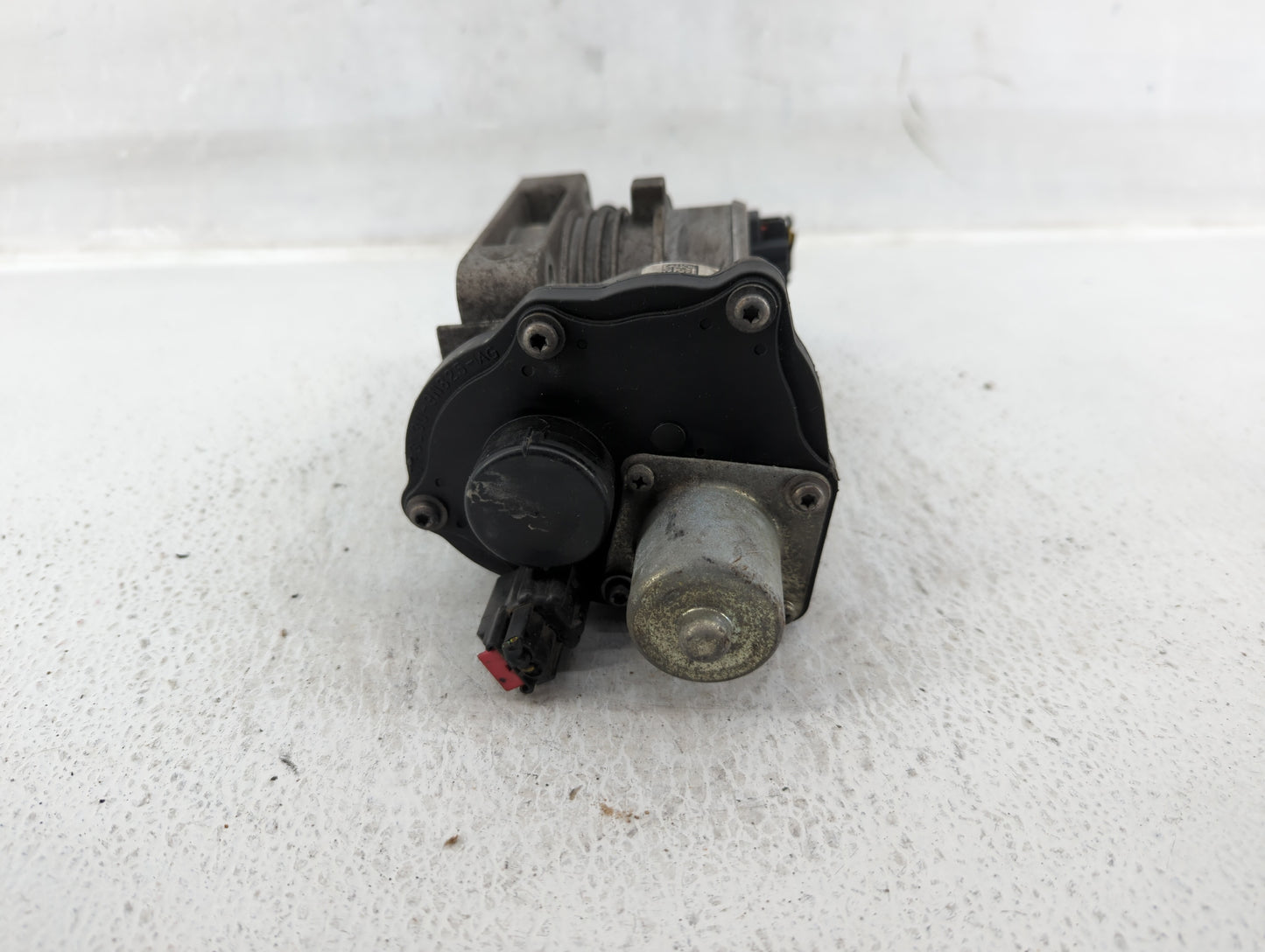 2010-2019 Ford Taurus Throttle Body P/N:AA5E-BA Fits Fits 2010 2011 2012 2013 2014 2015 2016 2017 2018 2019 OEM Used Auto Pa
