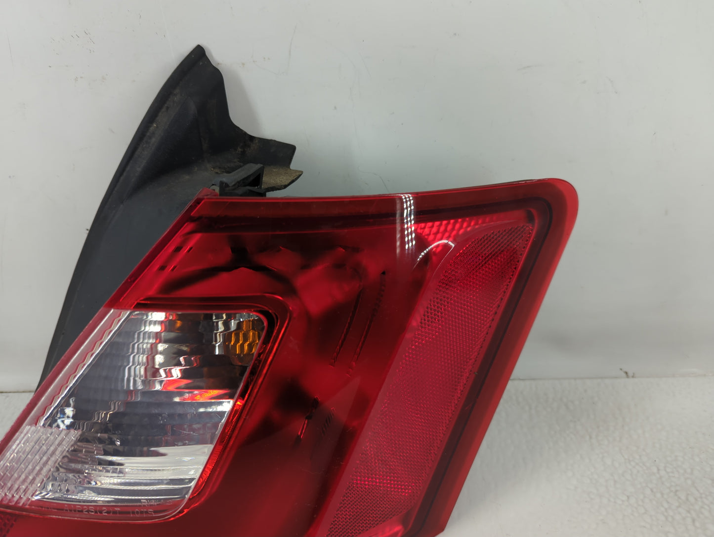 2010-2012 Ford Taurus Rear Center Lid Brake Light Tail Light P/N:AG13-13B504-A Fits Fits 2010 2011 2012 OEM Used Auto Parts 