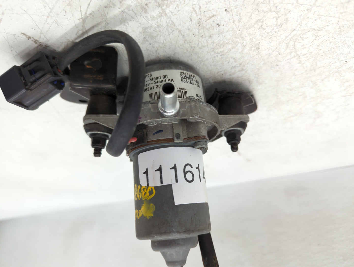 2012-2017 Gmc Acadia Central Vaccum Lock Pump 22819441 - Oemusedautoparts1.com