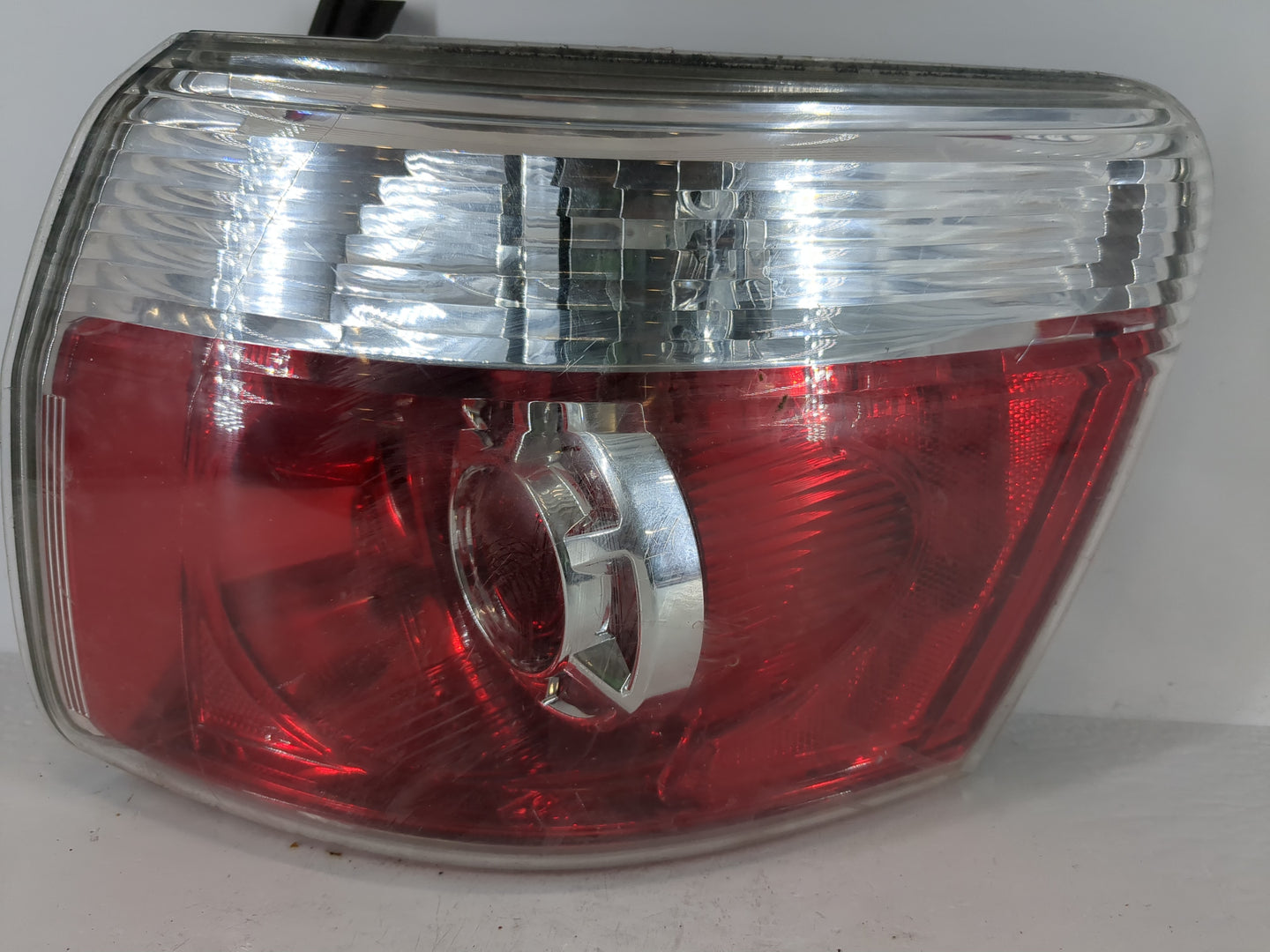 2007-2012 Gmc Acadia Tail Light Assembly Passenger Right OEM P/N:20912756 Fits Fits 2007 2008 2009 2010 2011 2012 OEM Used A