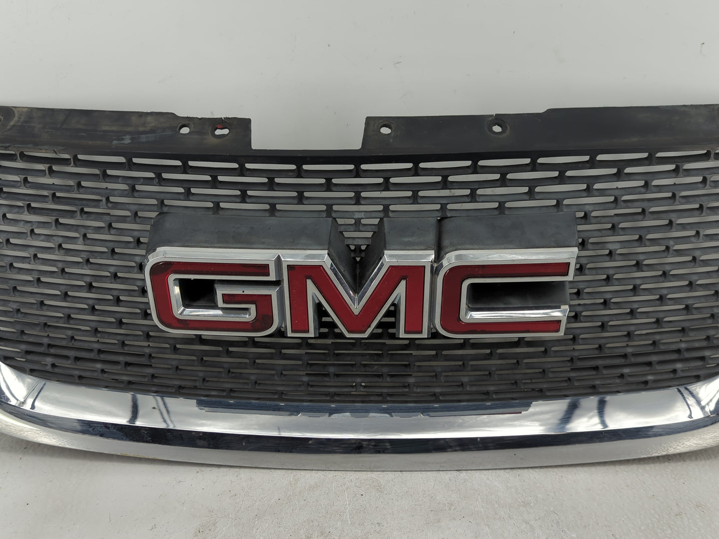 2007-2012 Gmc Acadia Front Grille Bumper Not Included - Oemusedautoparts1.com