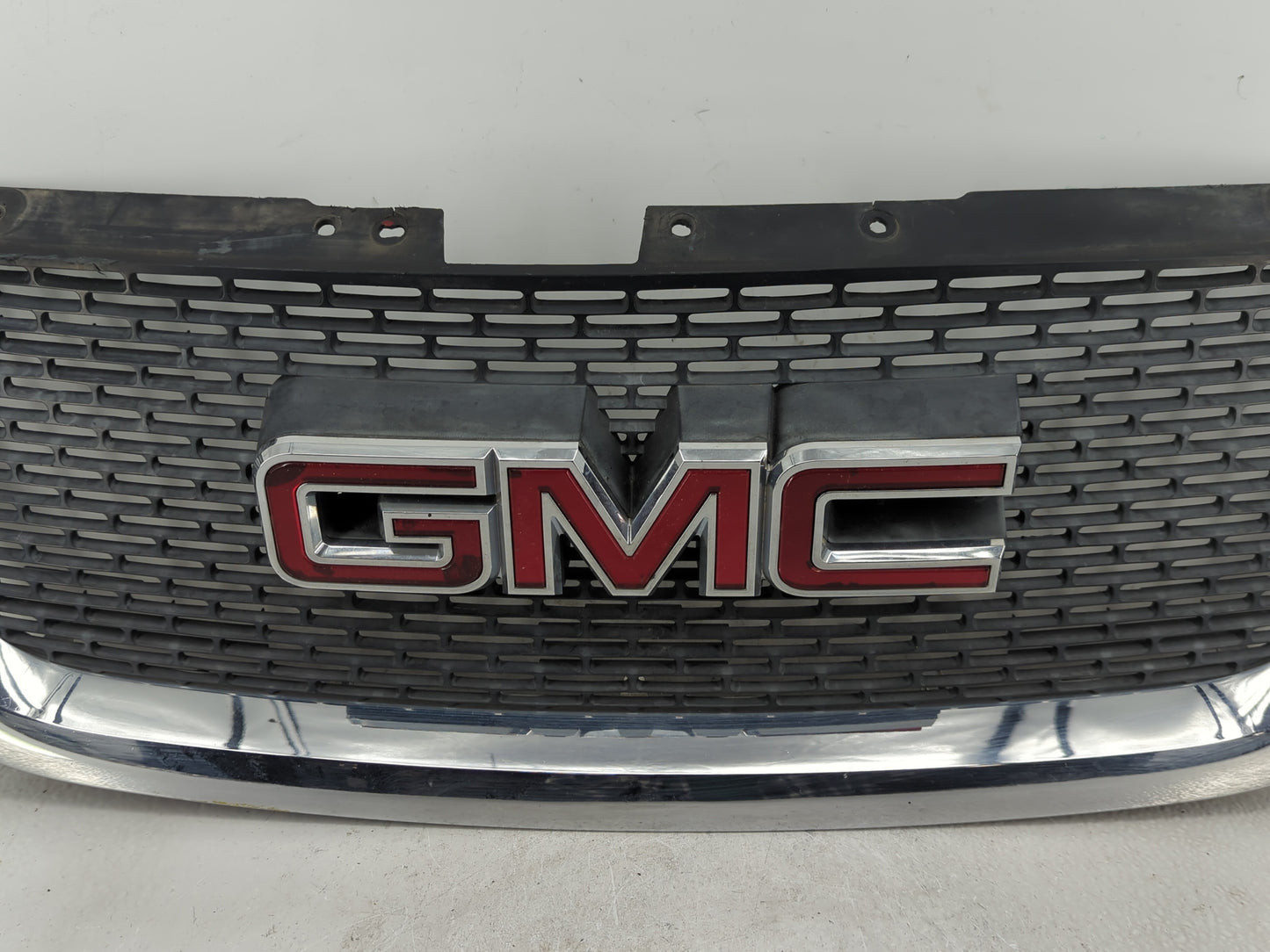 2007-2012 Gmc Acadia Front Grille Bumper Not Included - Oemusedautoparts1.com