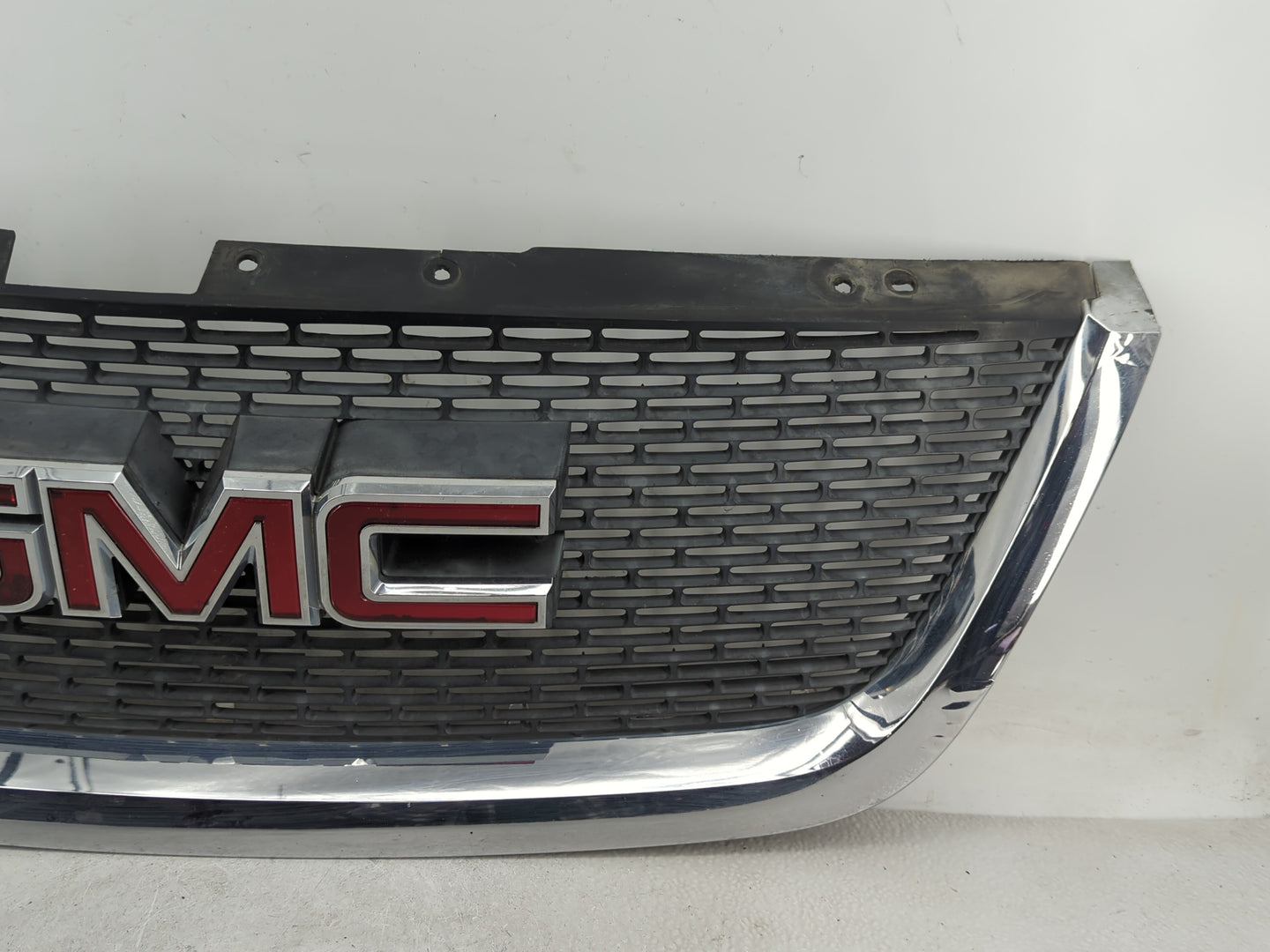 2007-2012 Gmc Acadia Front Grille Bumper Not Included - Oemusedautoparts1.com