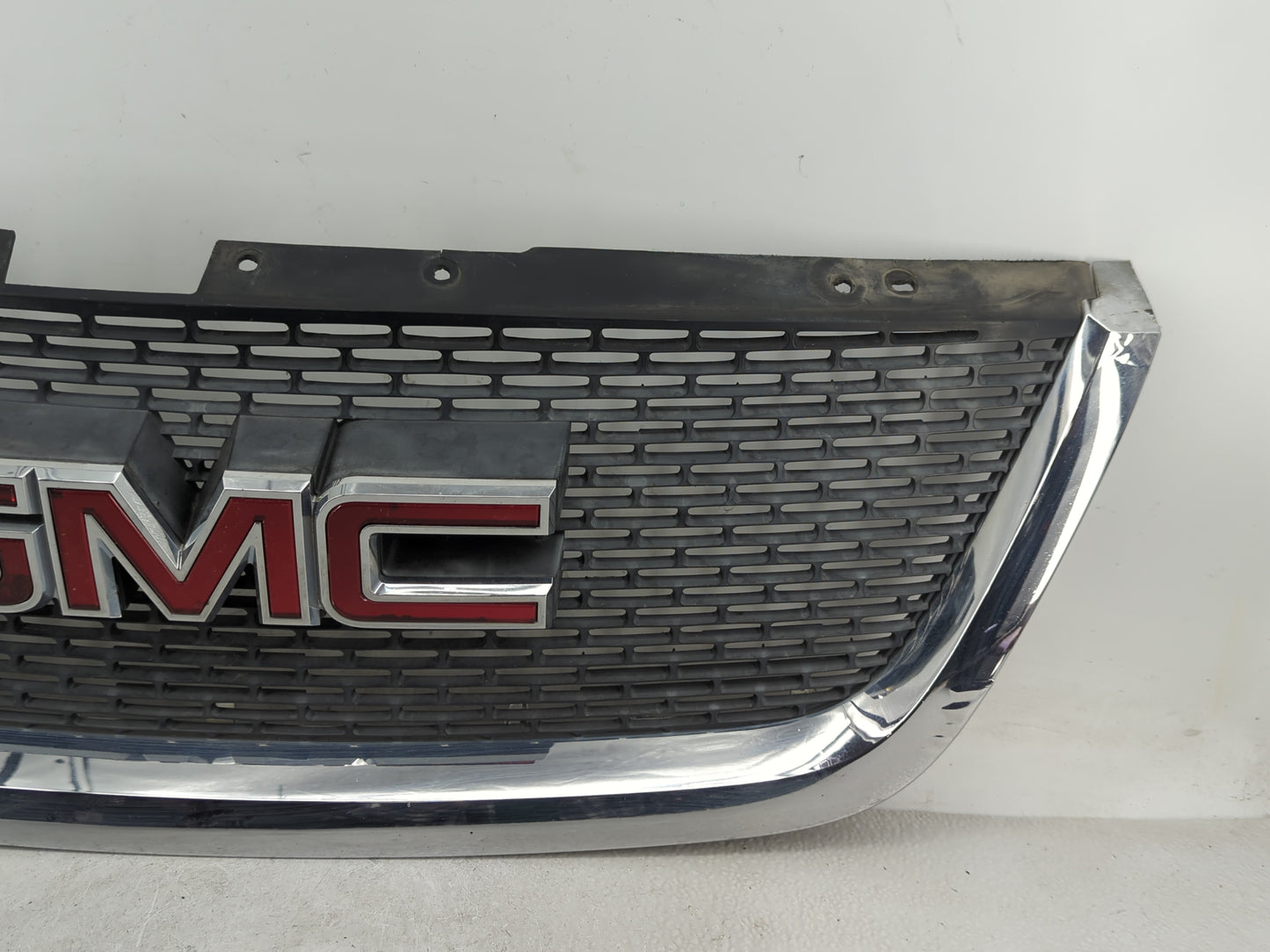 2007-2012 Gmc Acadia Front Grille Bumper Not Included - Oemusedautoparts1.com