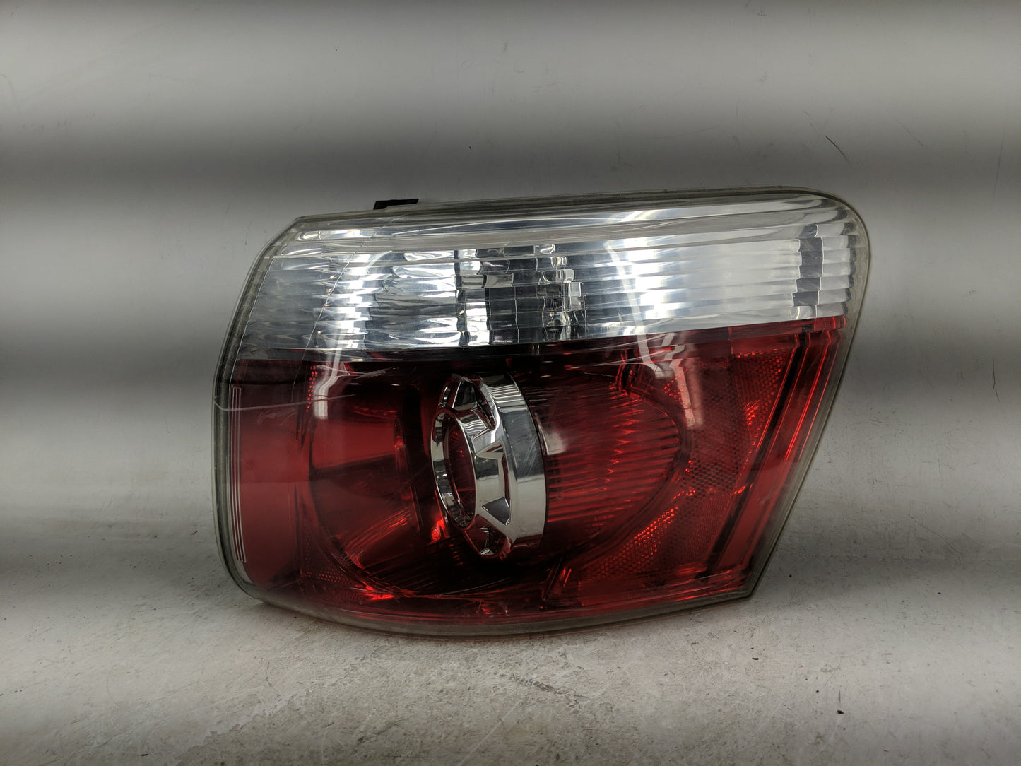2007-2012 Gmc Acadia Tail Light Assembly Passenger Right OEM P/N:20912756 Fits Fits 2007 2008 2009 2010 2011 2012 OEM Used A