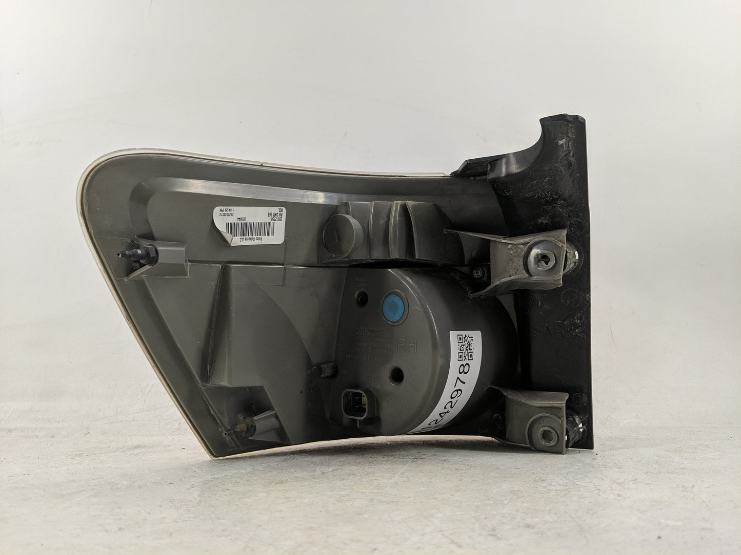 2007-2012 Gmc Acadia Tail Light Assembly Passenger Right OEM P/N:20912756 Fits Fits 2007 2008 2009 2010 2011 2012 OEM Used A