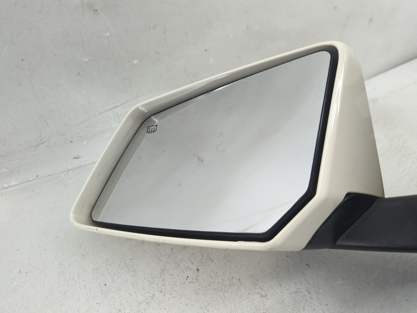 2009-2014 Gmc Acadia Driver Side View Mirror - Left Door Mirror OEM Used - Oemusedautoparts1.com