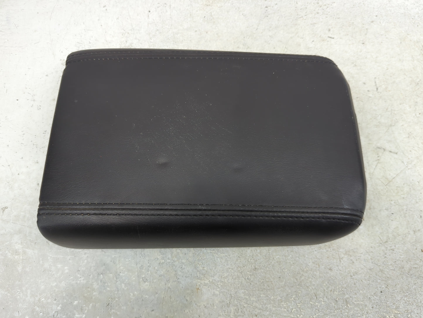 2012 Gmc Acadia Center Console Armrest Cover Lid P/N:25892054 Fits OEM Used Auto Parts - Oemusedautoparts1.com