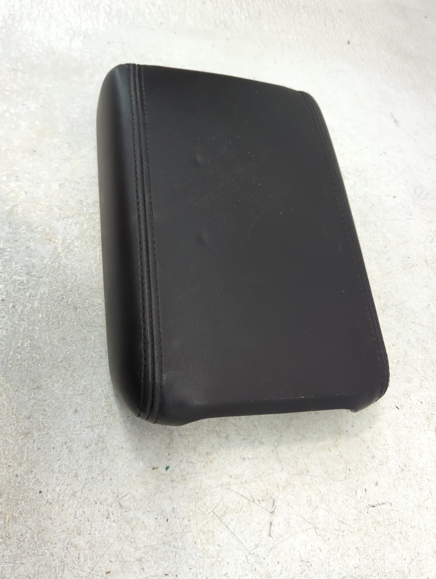 2012 Gmc Acadia Center Console Armrest Cover Lid P/N:25892054 Fits OEM Used Auto Parts - Oemusedautoparts1.com