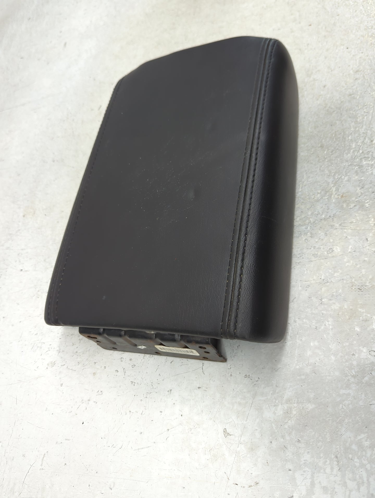 2012 Gmc Acadia Center Console Armrest Cover Lid P/N:25892054 Fits OEM Used Auto Parts - Oemusedautoparts1.com