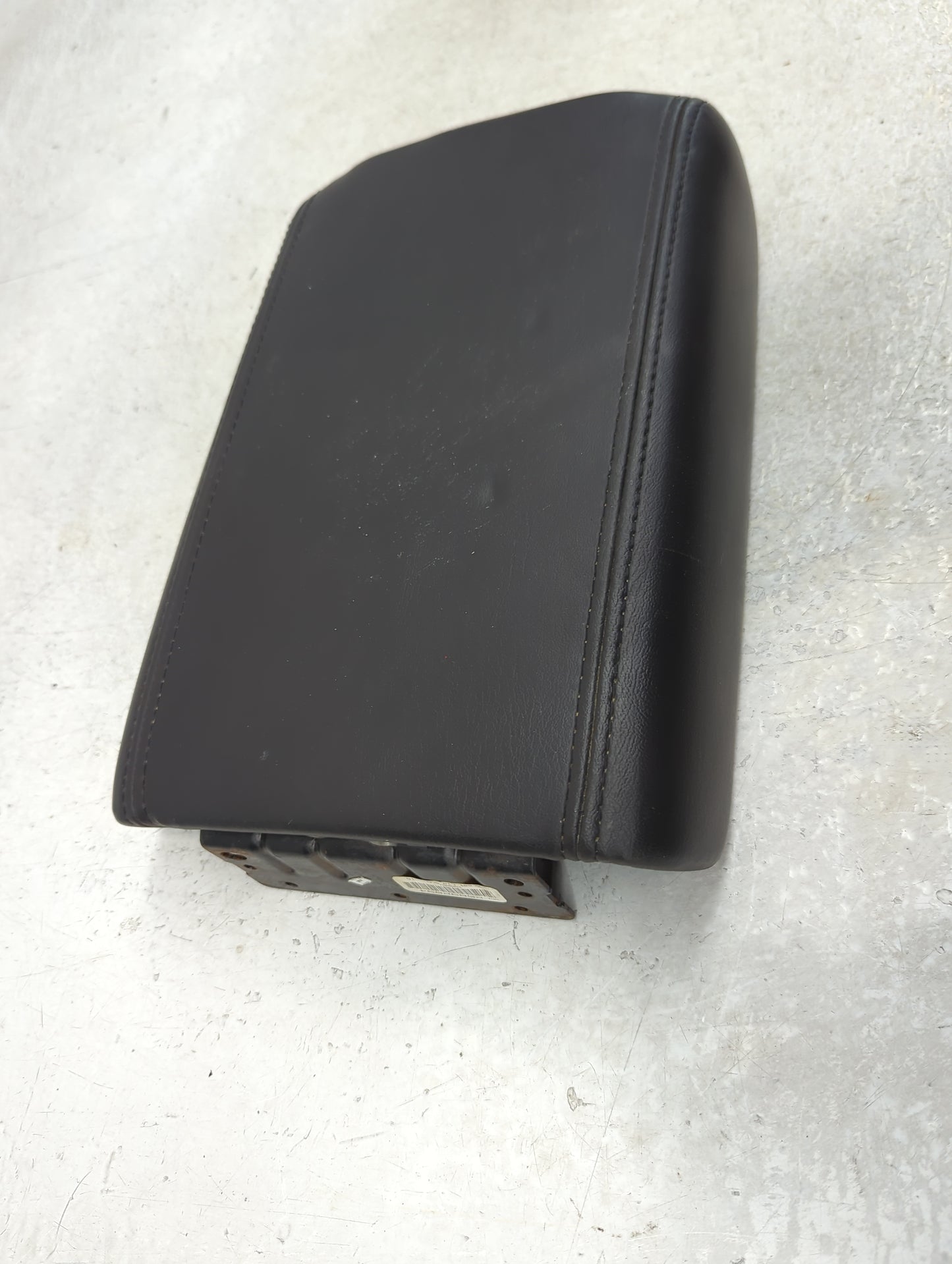2012 Gmc Acadia Center Console Armrest Cover Lid P/N:25892054 Fits OEM Used Auto Parts - Oemusedautoparts1.com
