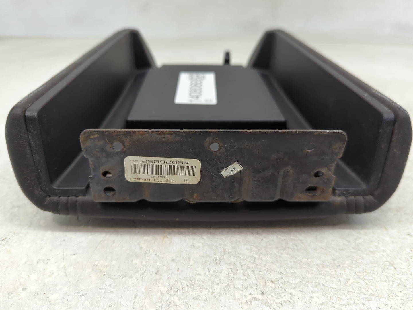 2012 Gmc Acadia Center Console Armrest Cover Lid P/N:25892054 Fits OEM Used Auto Parts - Oemusedautoparts1.com