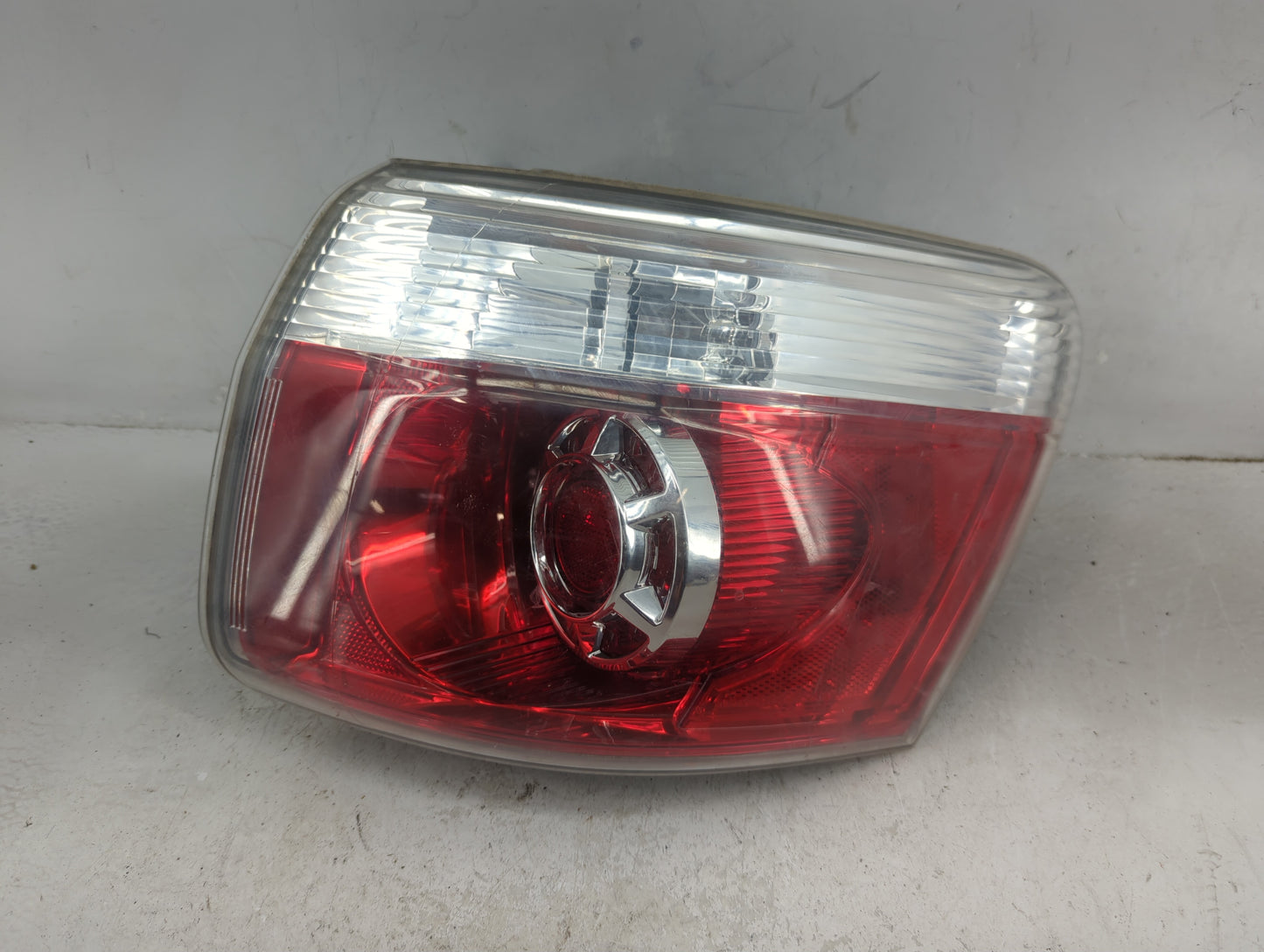 2007-2012 Gmc Acadia Tail Light Assembly Passenger Right OEM P/N:20912756 Fits Fits 2007 2008 2009 2010 2011 2012 OEM Used A
