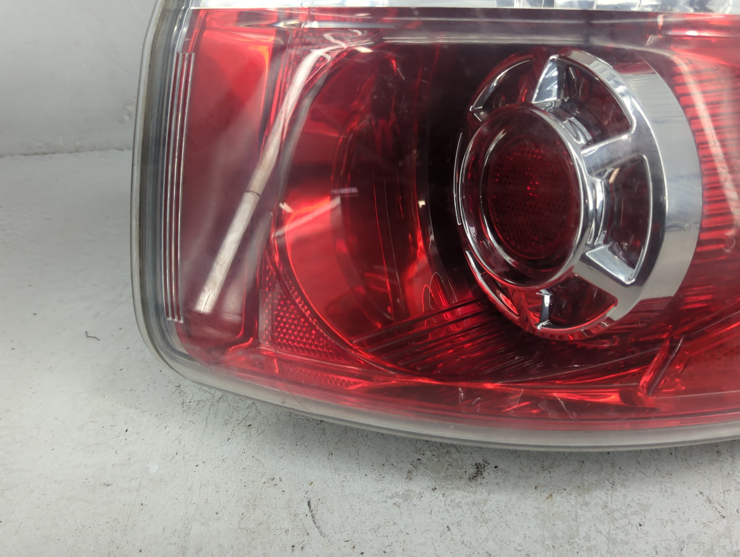 2007-2012 Gmc Acadia Tail Light Assembly Passenger Right OEM P/N:20912756 Fits Fits 2007 2008 2009 2010 2011 2012 OEM Used A