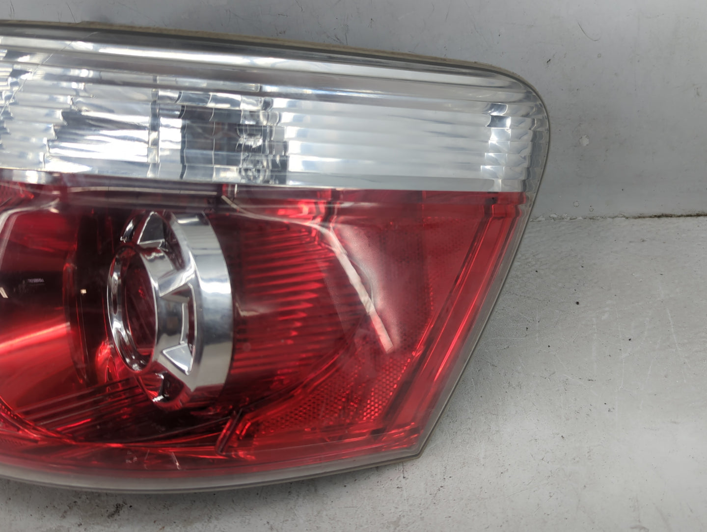 2007-2012 Gmc Acadia Tail Light Assembly Passenger Right OEM P/N:20912756 Fits Fits 2007 2008 2009 2010 2011 2012 OEM Used A