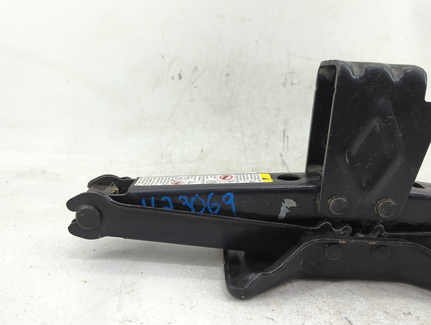 2012 Gmc Acadia Spare Scissor Car Jack - Oemusedautoparts1.com
