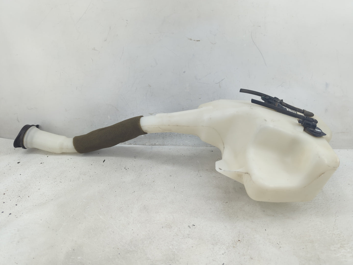 2010-2017 Gmc Acadia Windshield Washer Fluid Reservoir Bottle Oem - Oemusedautoparts1.com