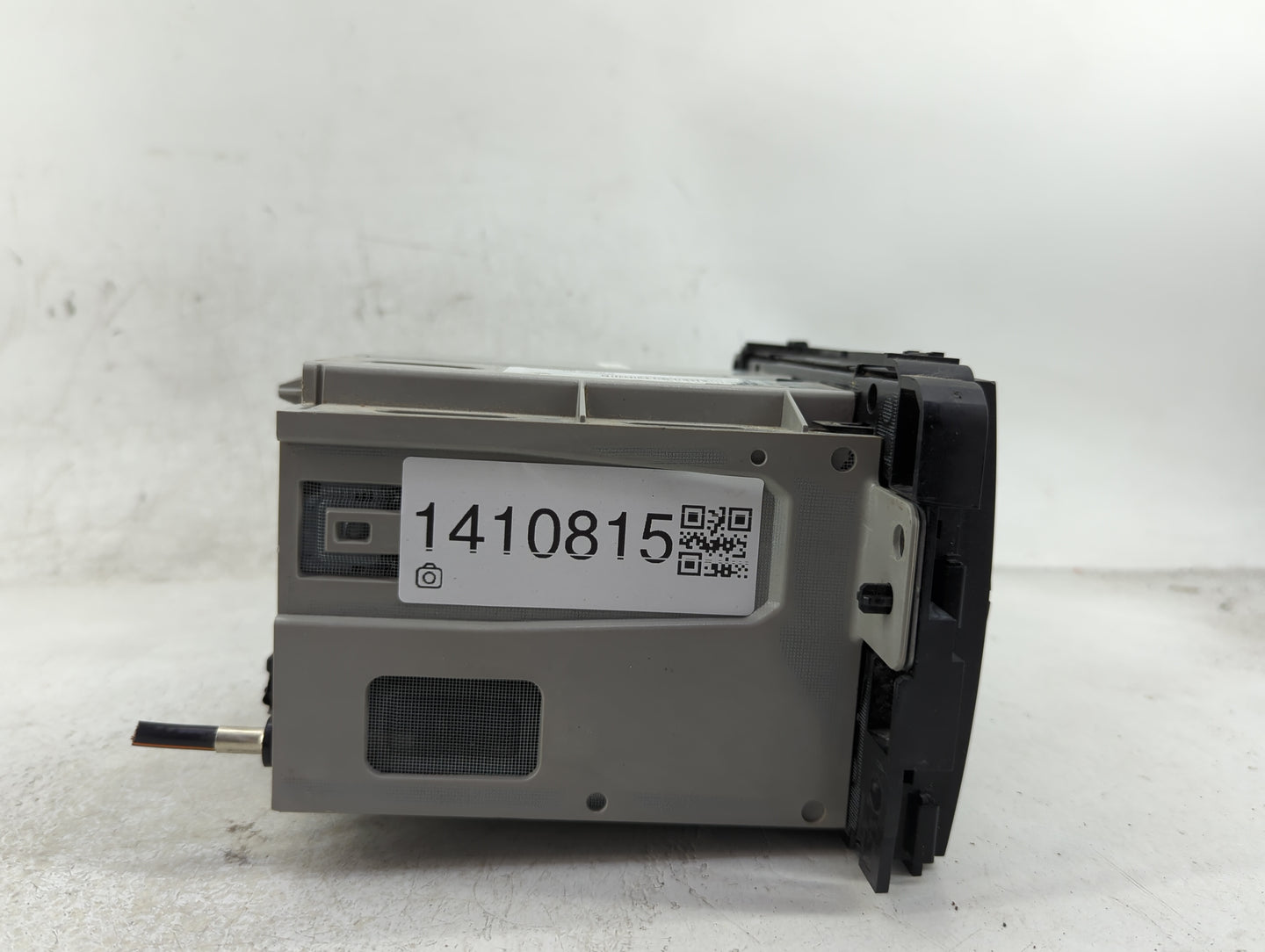 2012 Gmc Acadia Radio AM FM Cd Player Receiver Replacement P/N:20935118 Fits OEM Used Auto Parts - Oemusedautoparts1.com