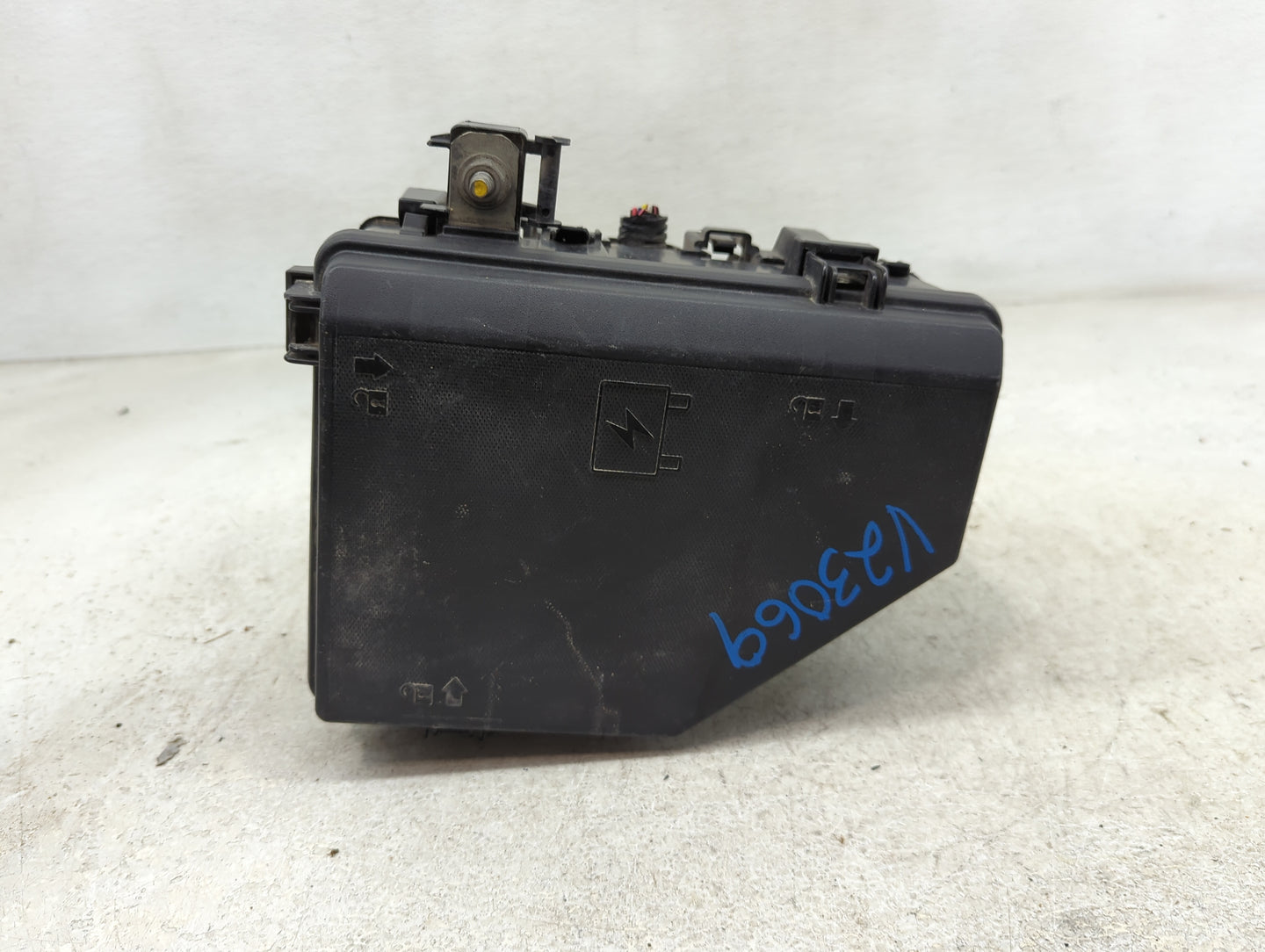 2012 Gmc Acadia Fusebox Fuse Box Panel Relay Module P/N:P20972853 Fits OEM Used Auto Parts - Oemusedautoparts1.com