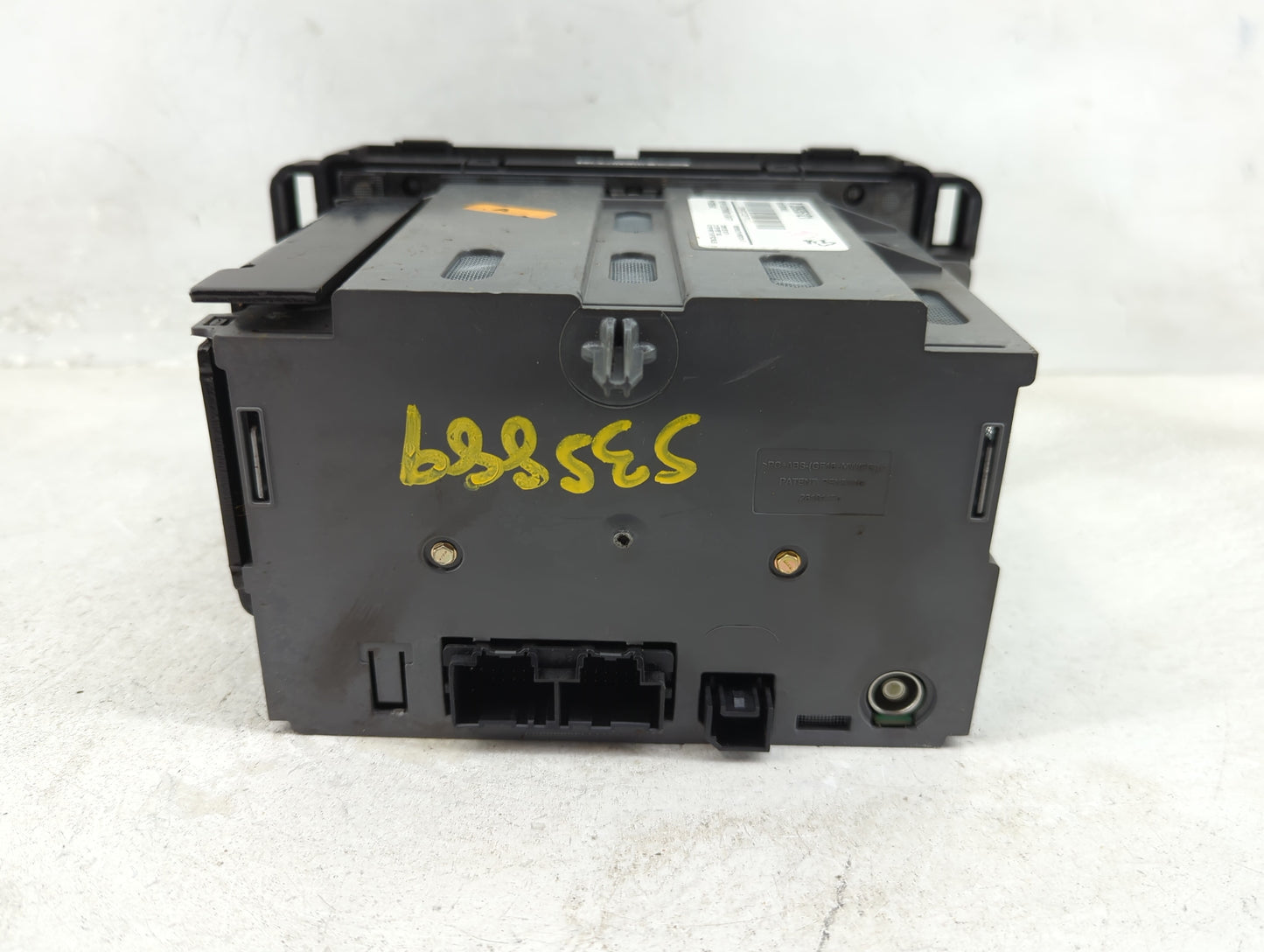 2011-2012 Gmc Acadia Radio AM FM Cd Player Receiver Replacement Fits Fits 2011 2012 OEM Used Auto Parts - Oemusedautoparts1.