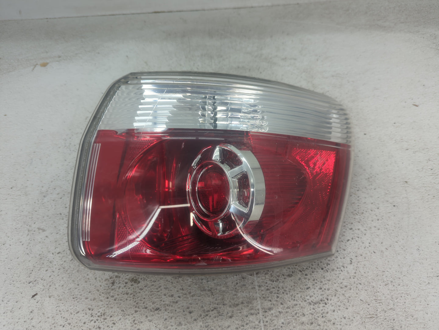 2007-2012 Gmc Acadia Tail Light Assembly Passenger Right OEM P/N:25954938 20912756 Fits Fits 2007 2008 2009 2010 2011 2012 O