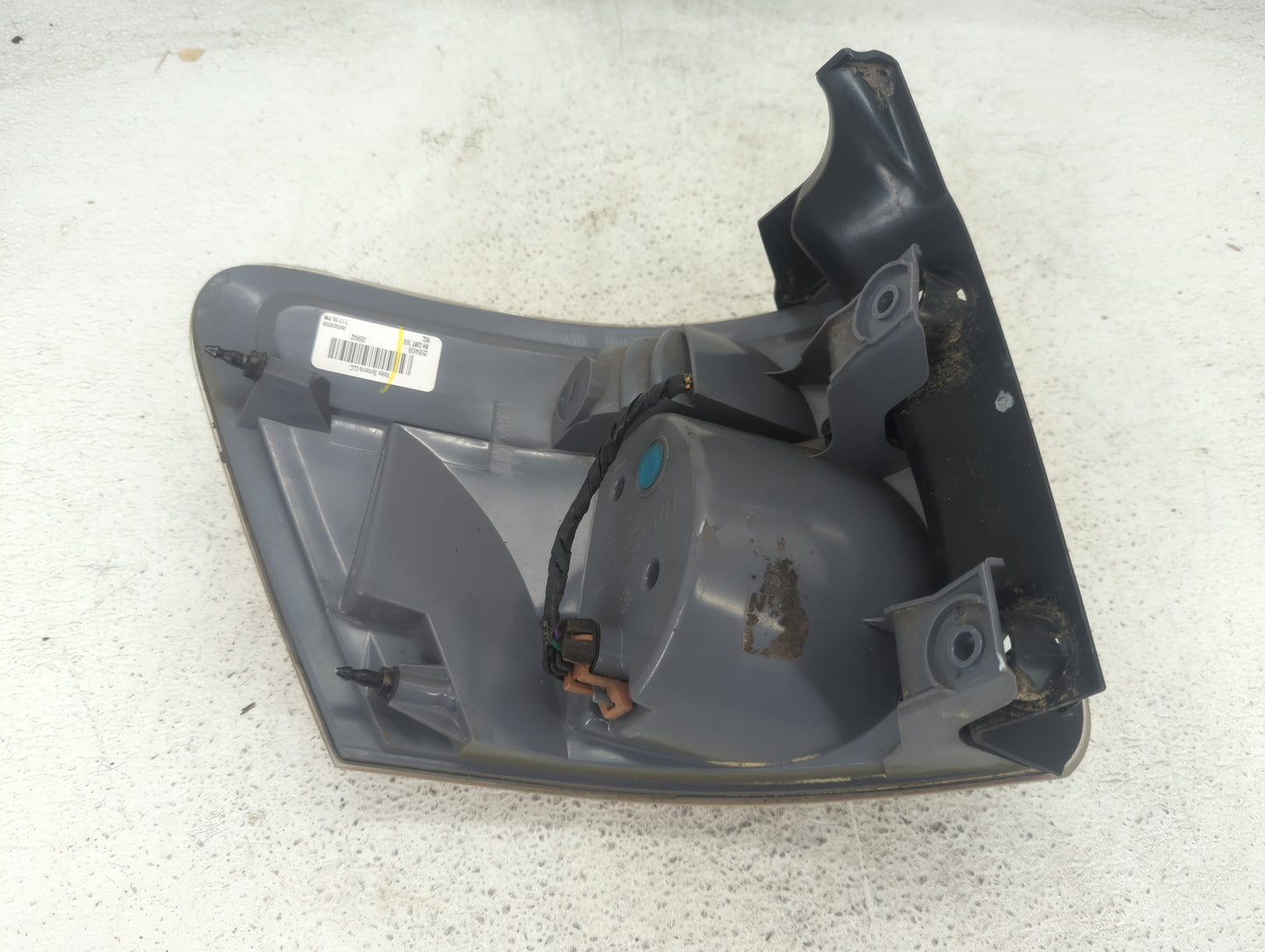 2007-2012 Gmc Acadia Tail Light Assembly Passenger Right OEM P/N:25954938 20912756 Fits Fits 2007 2008 2009 2010 2011 2012 O