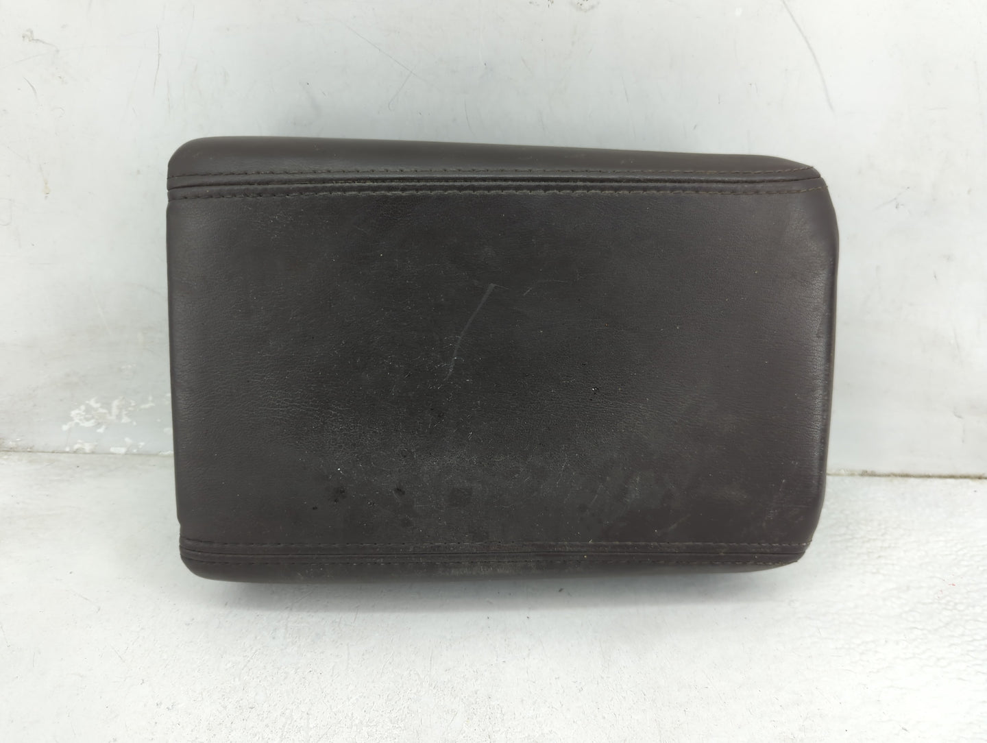 2012 Gmc Acadia Center Console Armrest Cover Lid P/N:25892057 Fits OEM Used Auto Parts - Oemusedautoparts1.com