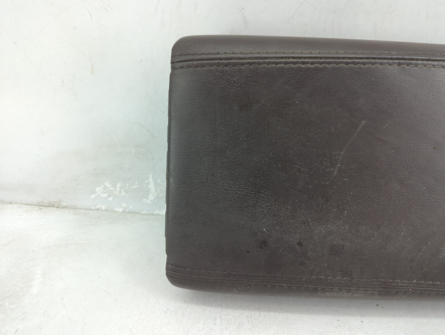 2012 Gmc Acadia Center Console Armrest Cover Lid P/N:25892057 Fits OEM Used Auto Parts - Oemusedautoparts1.com
